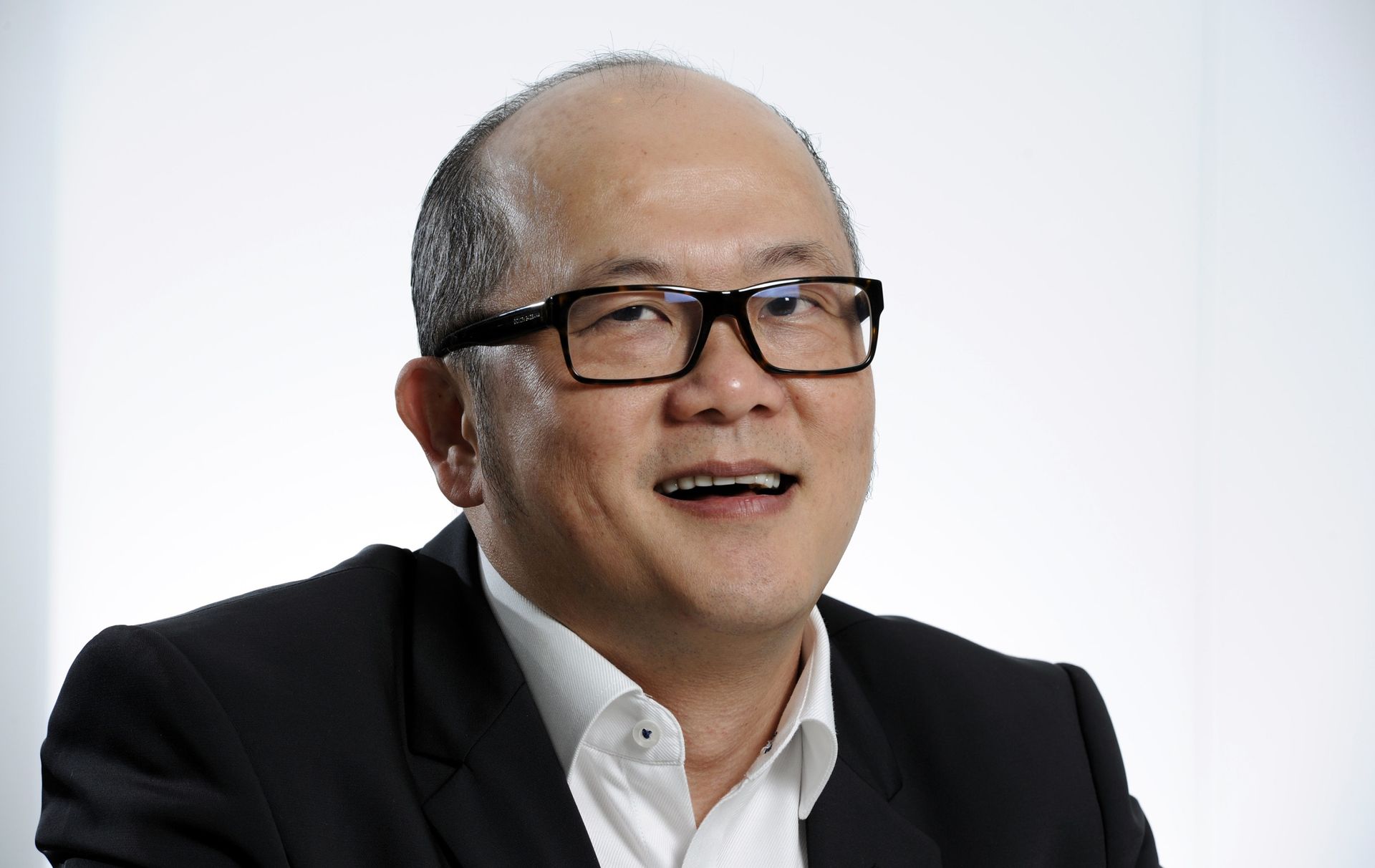 Singapore tycoon Ron Sim suspends V3 Group's HK listing plan amid market rout