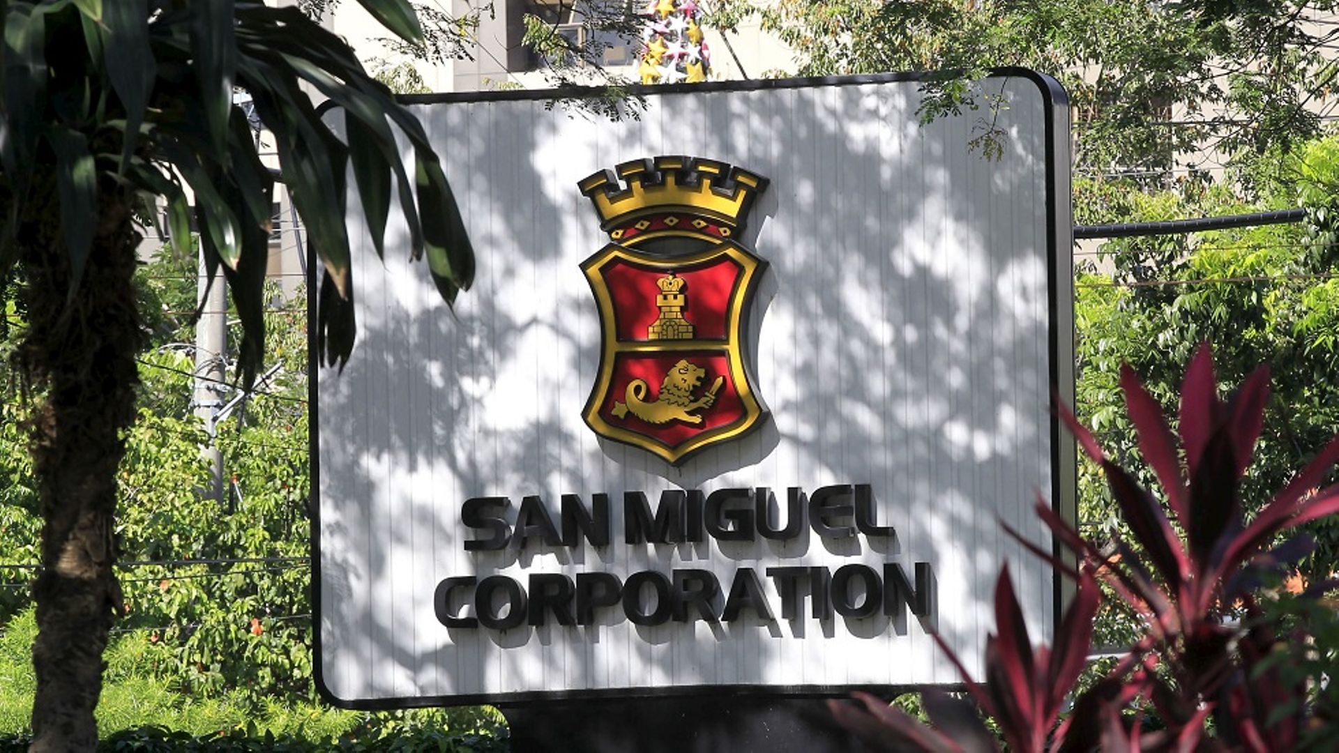 Philippines' San Miguel halves food unit IPO size, seeks $920m