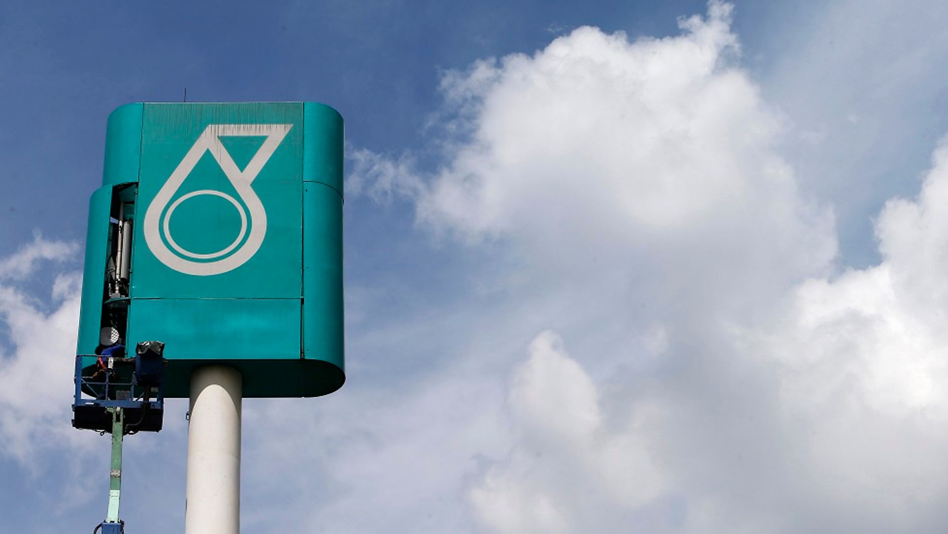 Pertamina, Petronas plan to jointly take over Shell's Masela stake