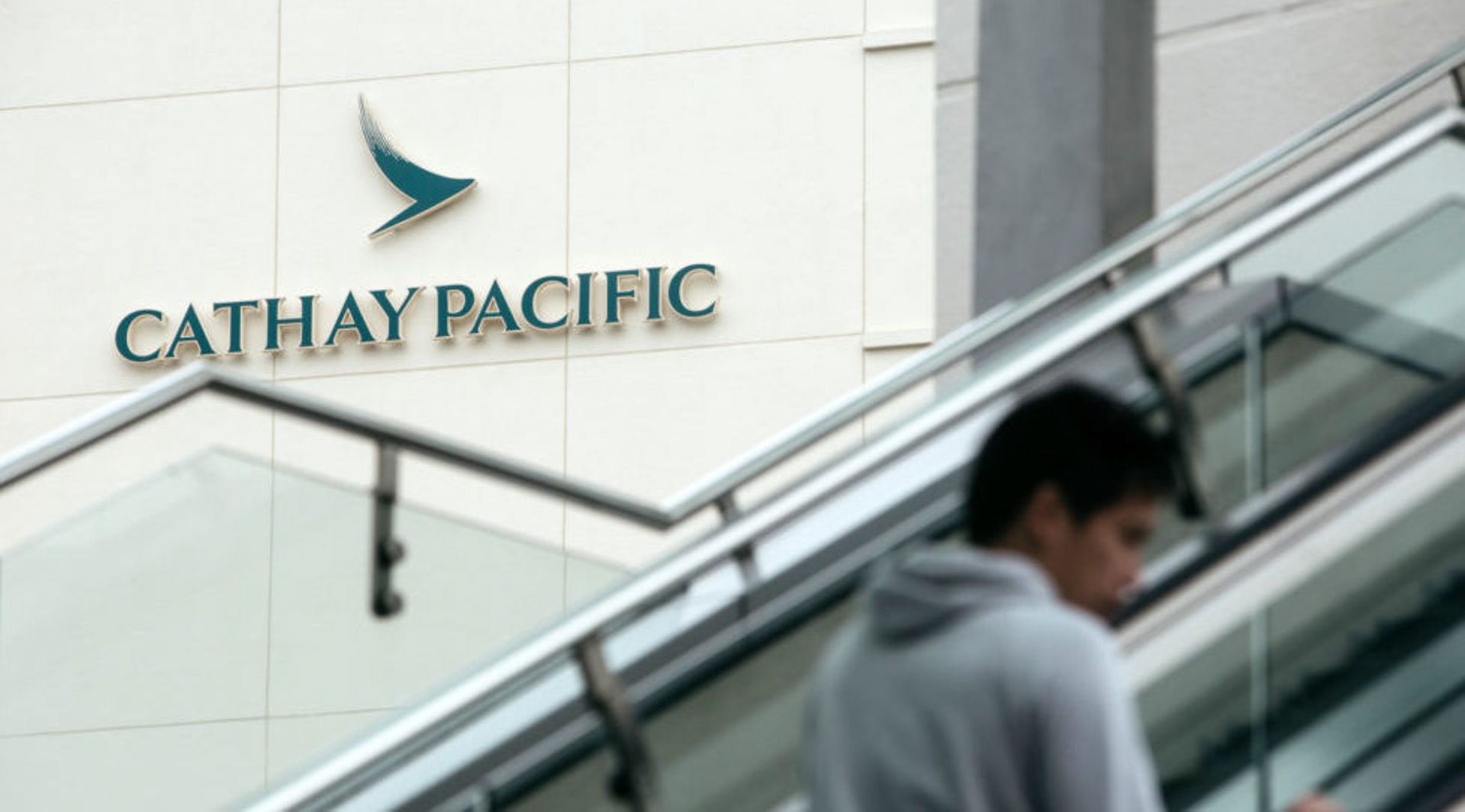 Qatar Airways exits Cathay Pacific with $897m stake sale