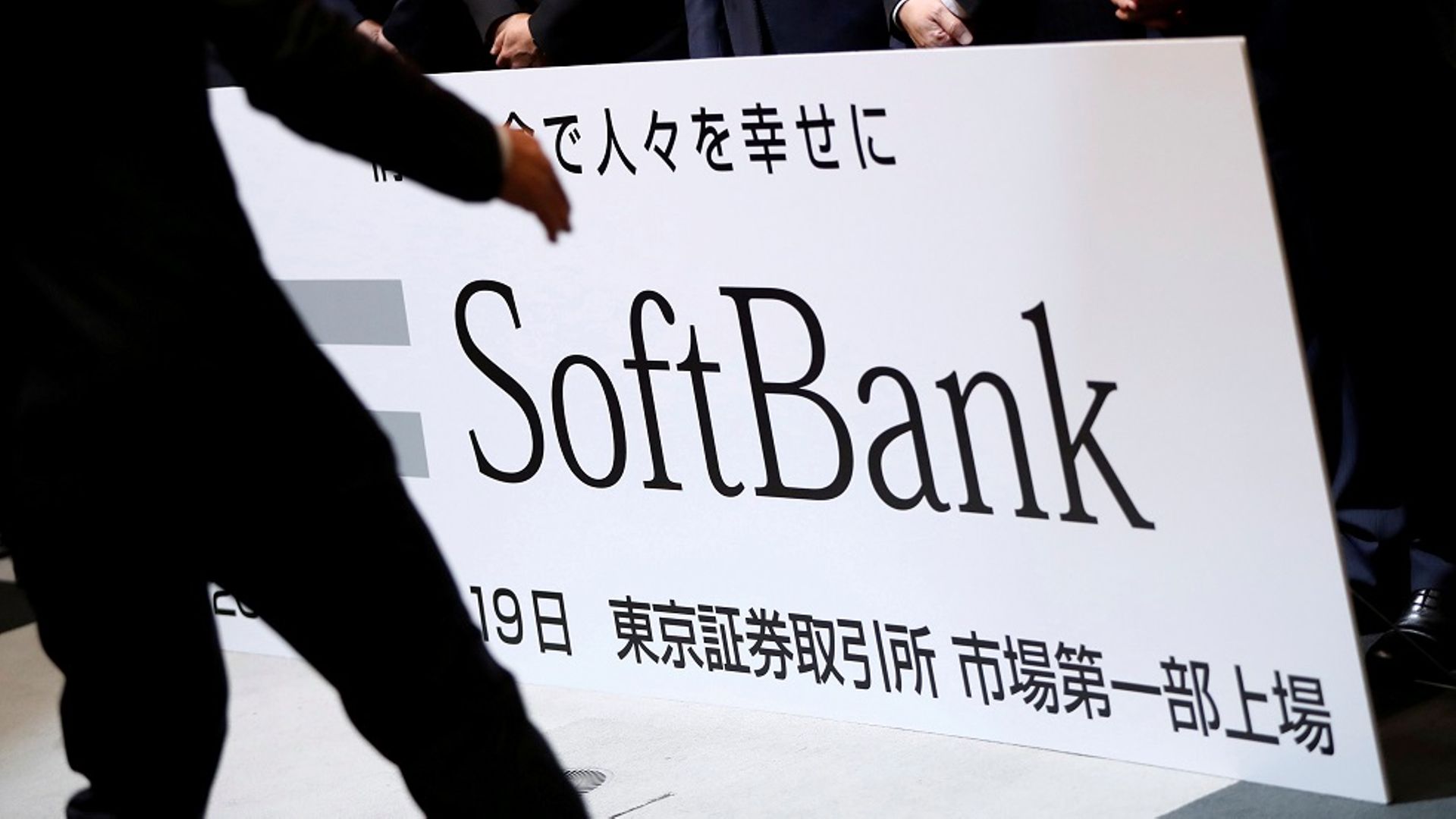 SoftBank taps Goldman to initiate formal talks with investors for new fund