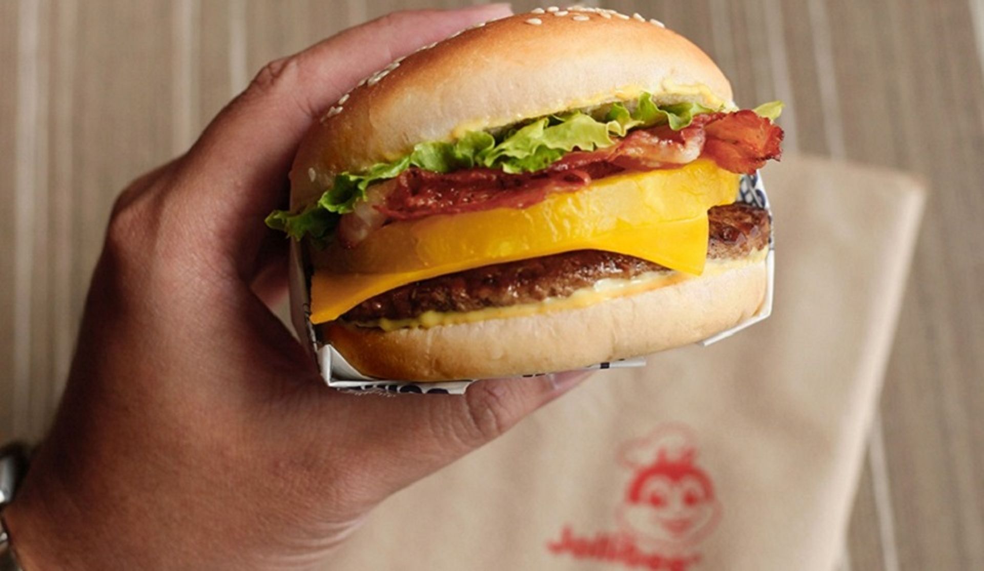 Philippine fast food chain Jollibee to explore M&A options to expand in US, China