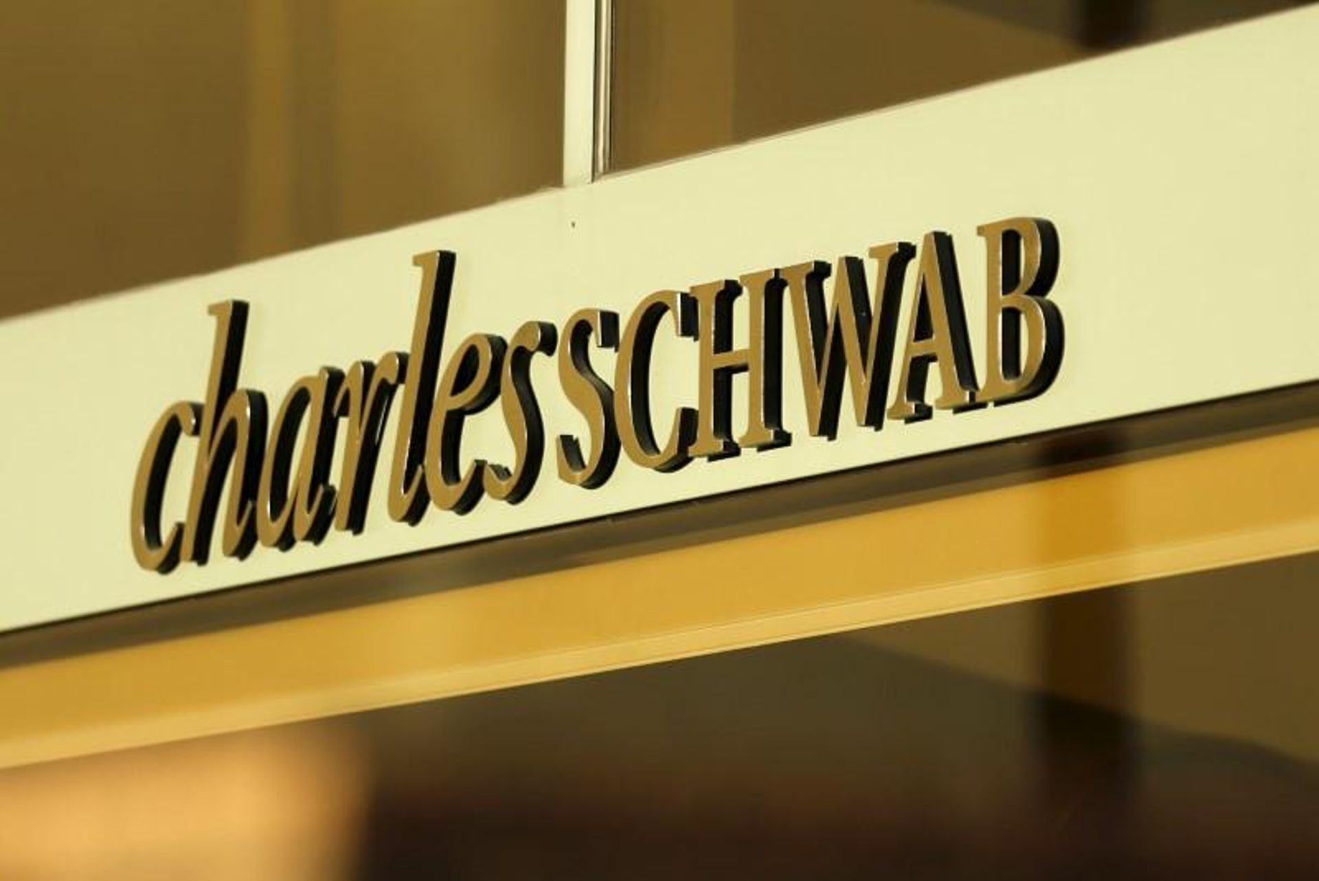 US discount brokerage firm Charles Schwab to close SG office