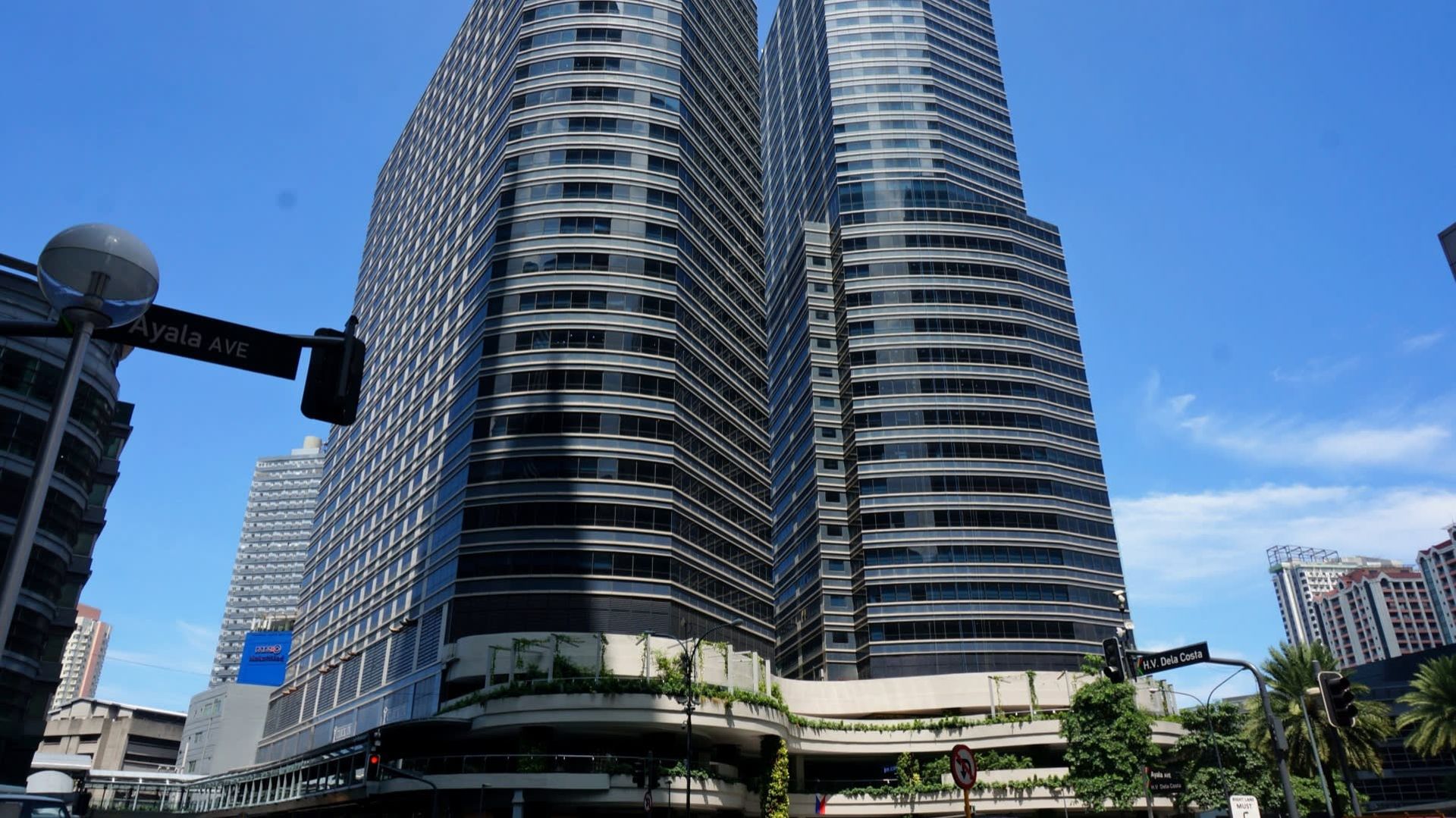 Despite relaxed norms, foreign investors snub Philippines' REIT market