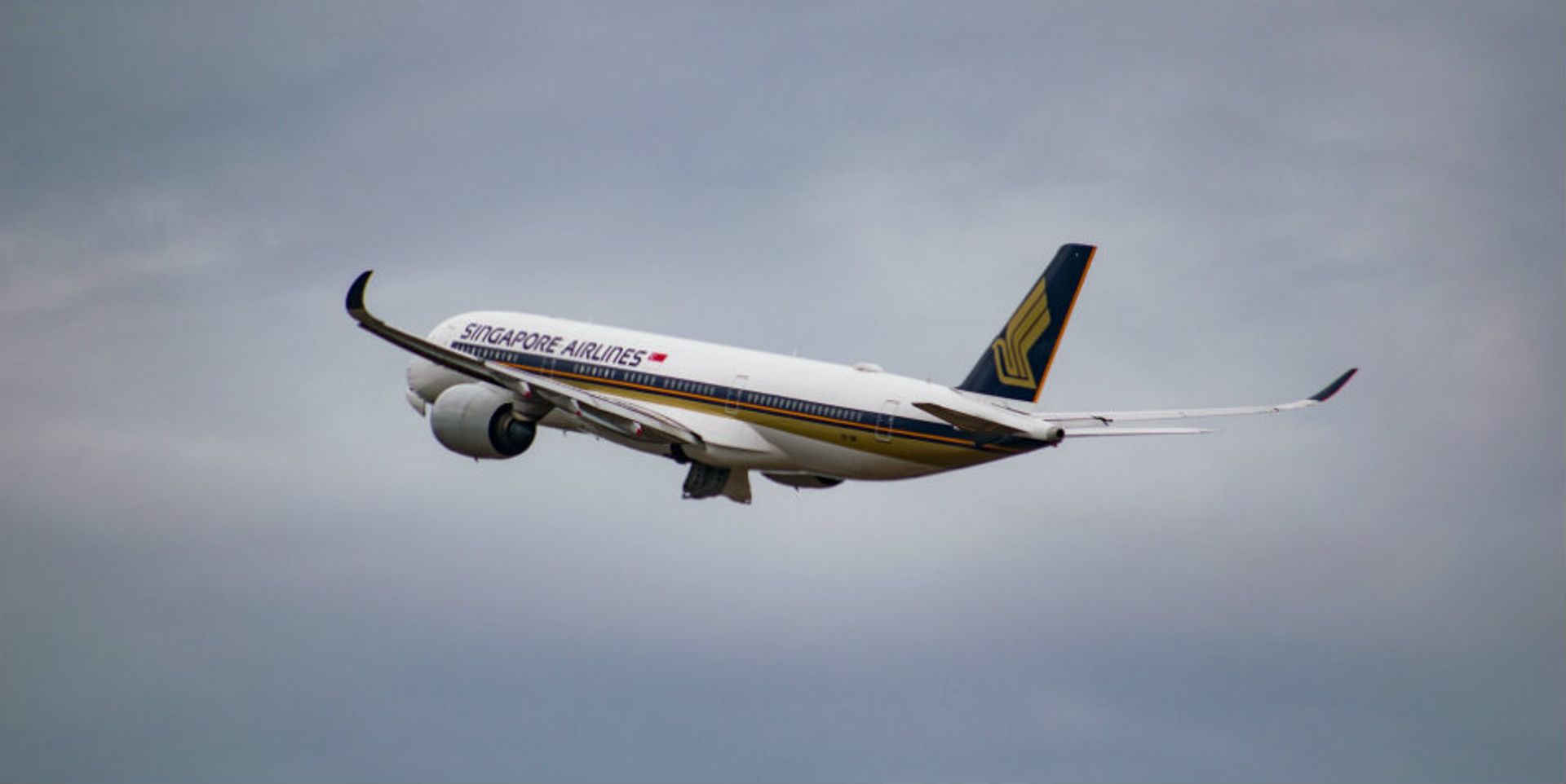 Singapore Airlines offers plane dining and takeaway cabin food to beat COVID blues