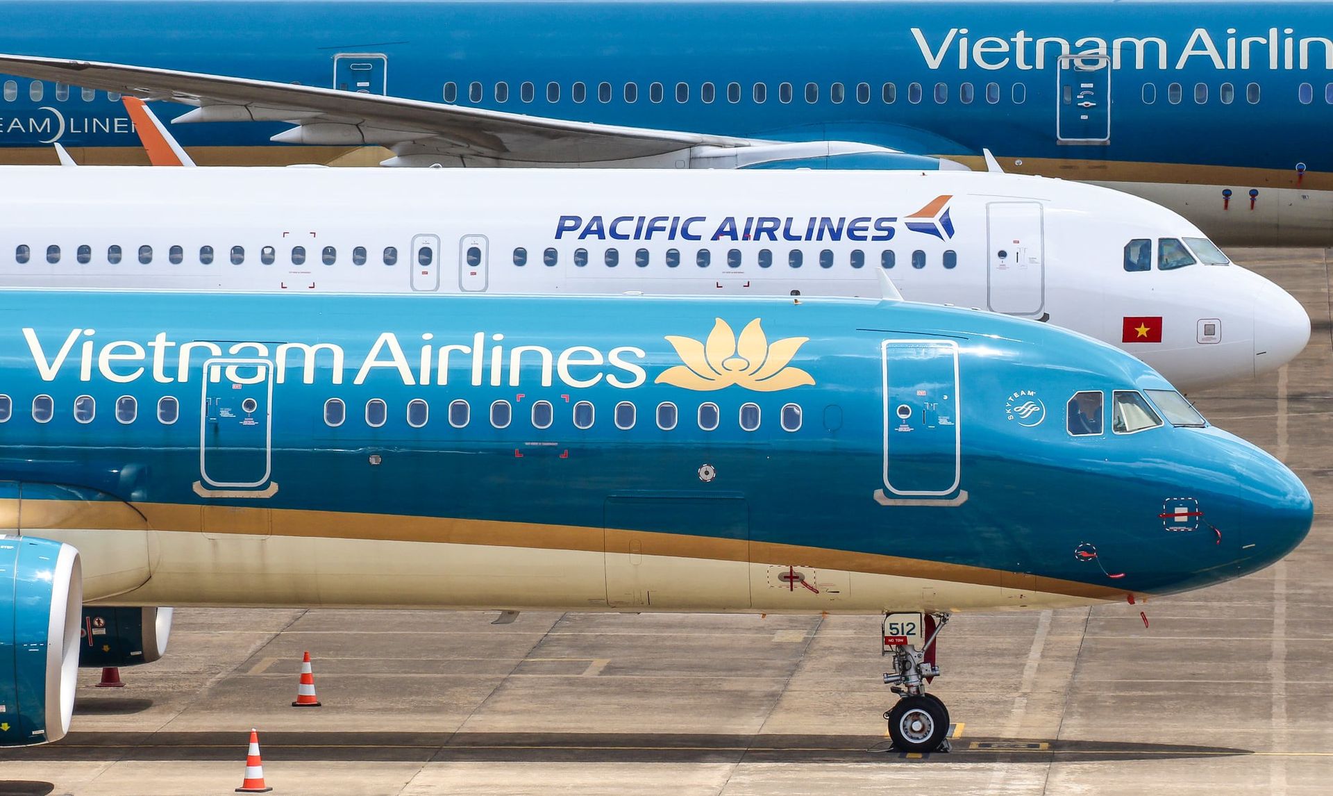 Qantas to exit its low-cost aviation JV with Vietnam Airlines in a "giveaway deal"