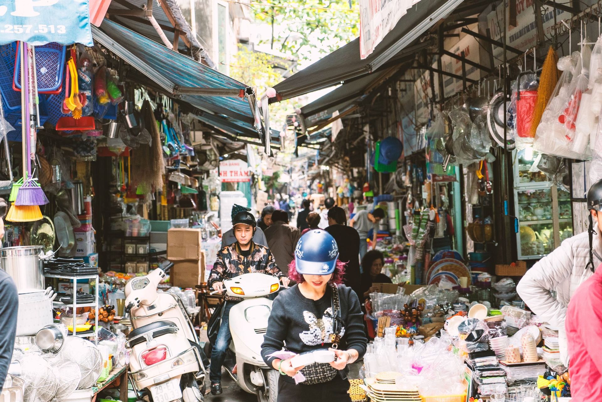 Vietnam’s booming e-commerce sector fosters opportunities for B2B firms