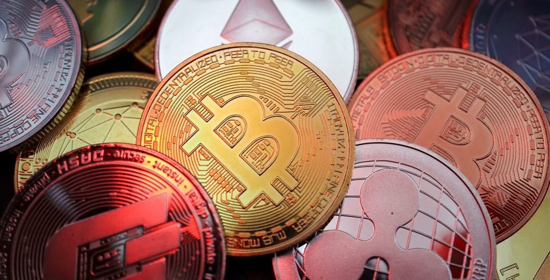 Bitcoin falls below $19,000, further shaking crypto markets