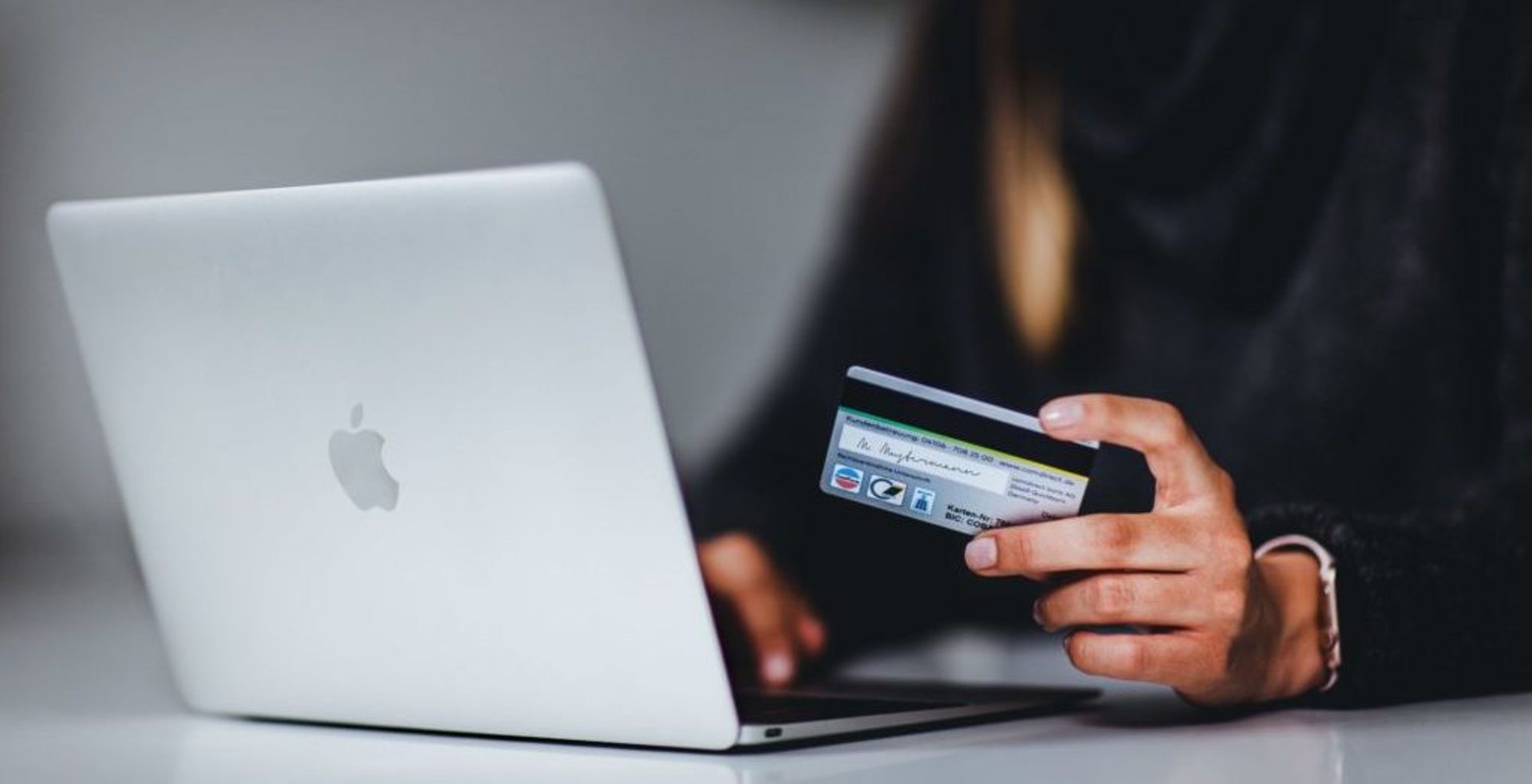 Flipkart, Amazon, other e-commerce firms clock $2.7b in festive sales in India