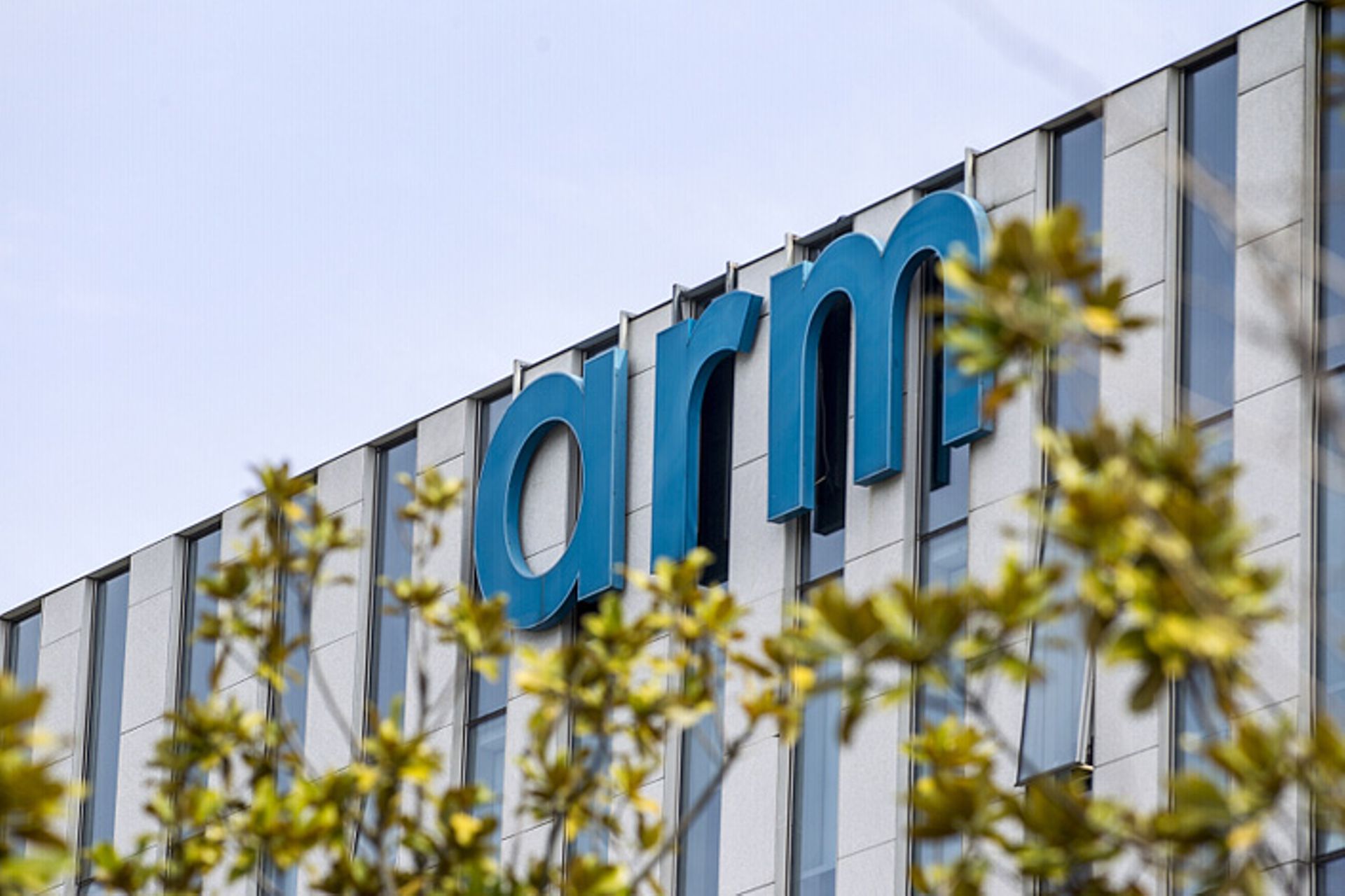 Chip designer Arm seeks to raise prices ahead of US IPO