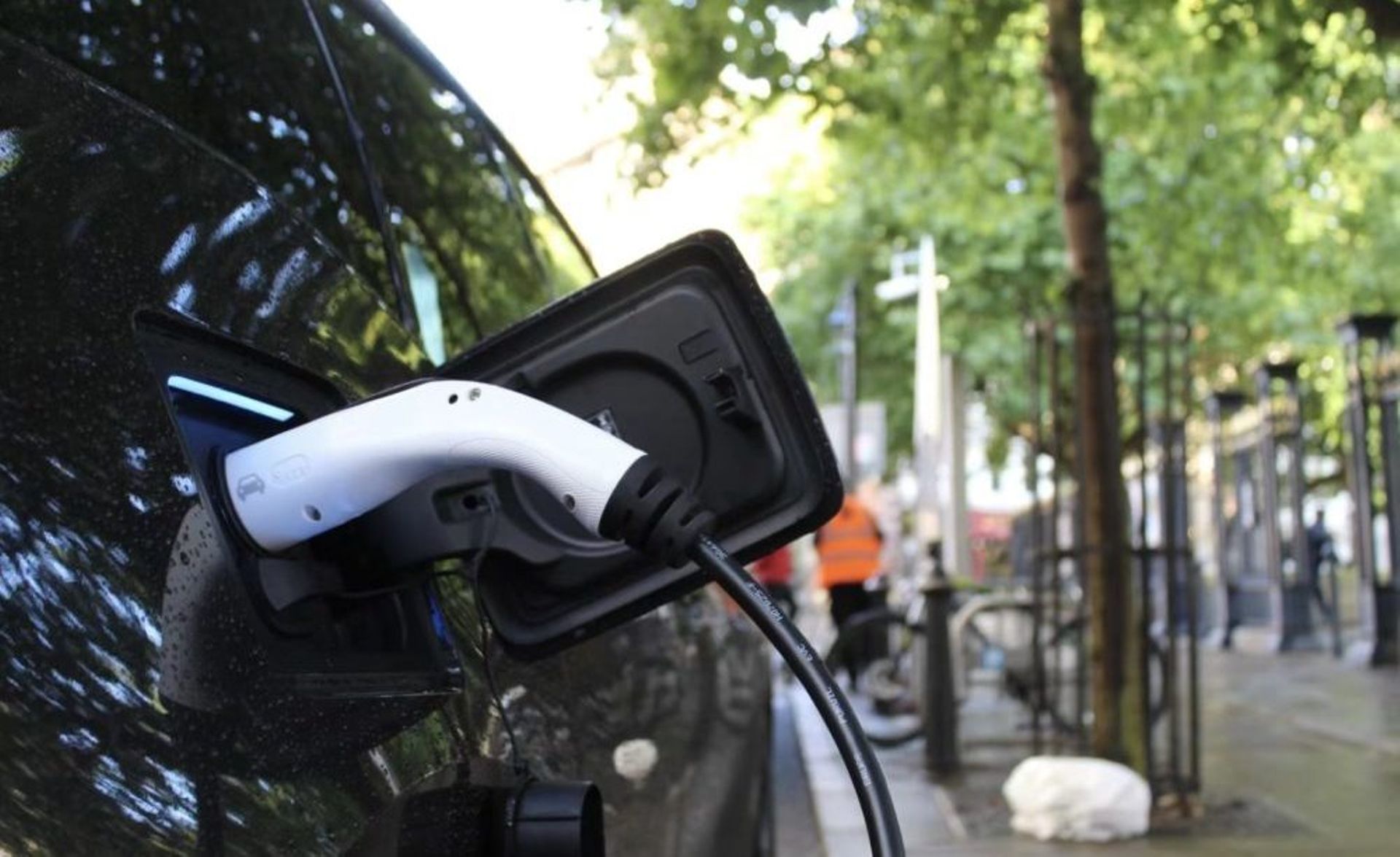 China pushes top three state carmakers to catch up in EV game