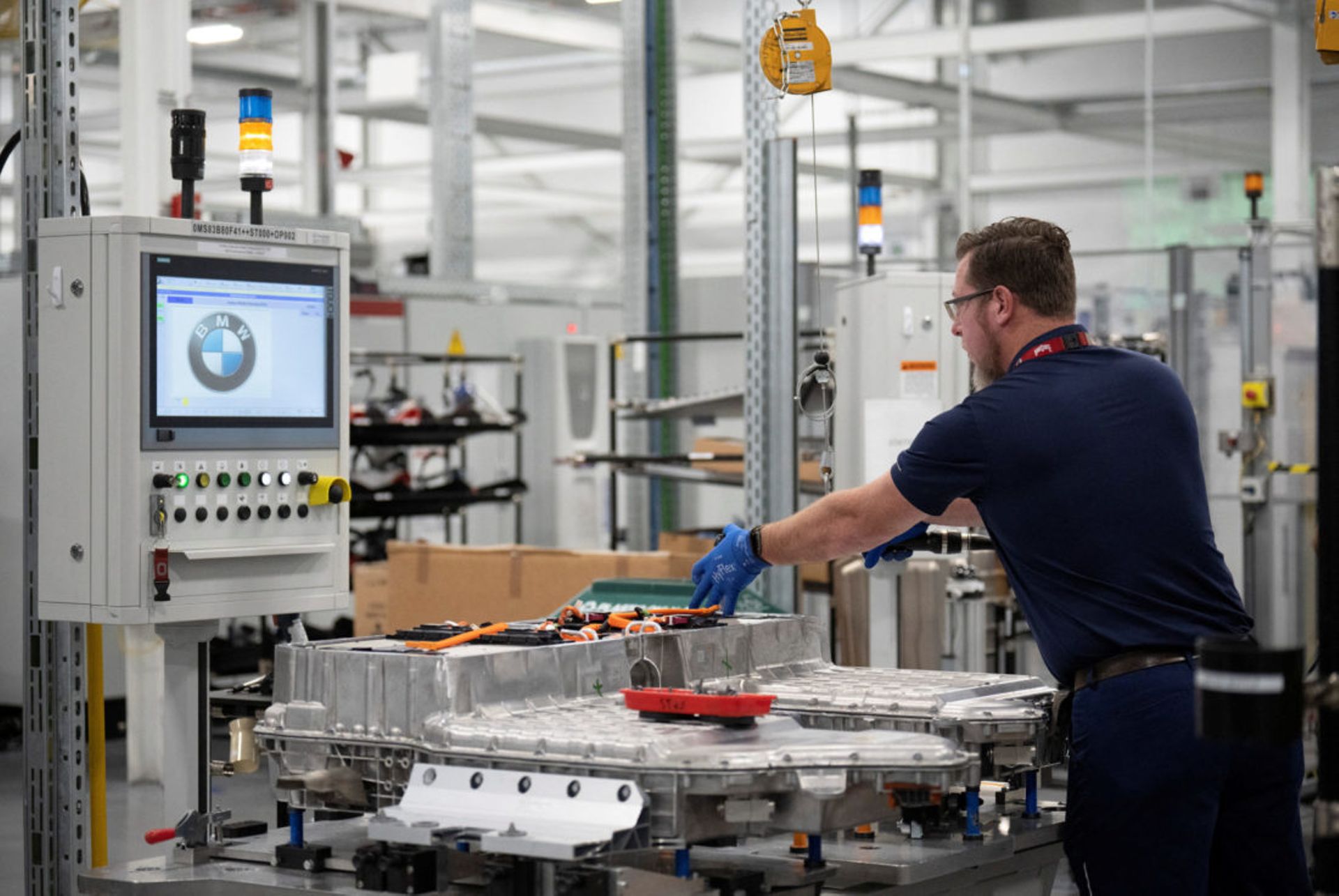 BMW set to invest $1.7b to build electric vehicles in US