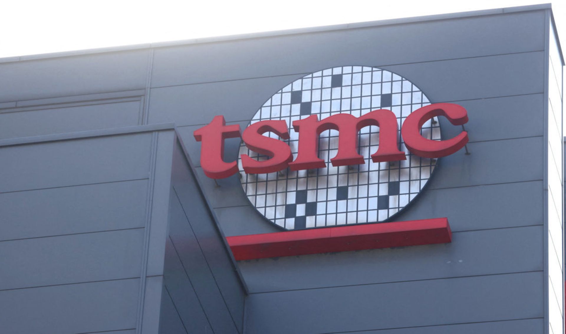Tokyo pledges an additional $4.9b to help chipmaker TSMC expand Japan production