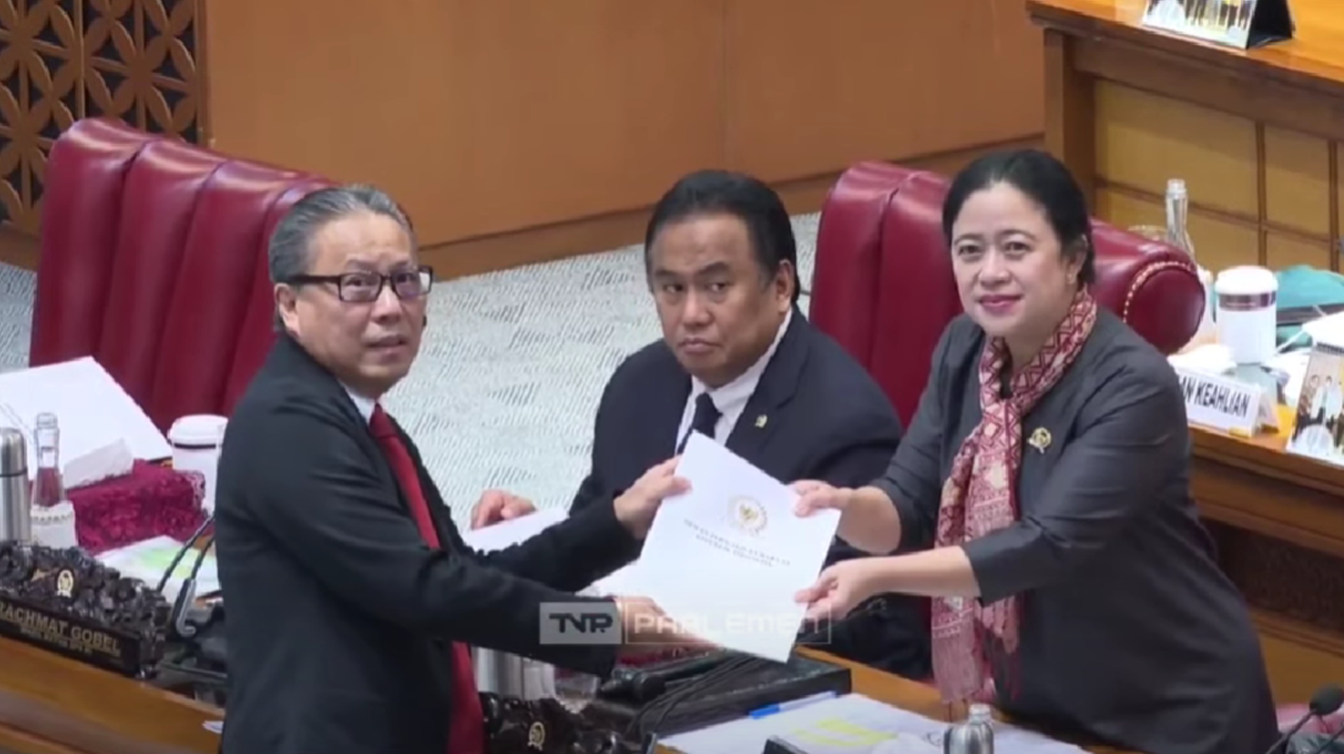Indonesian parliament passes omnibus bill to strengthen central bank's control over financial sector