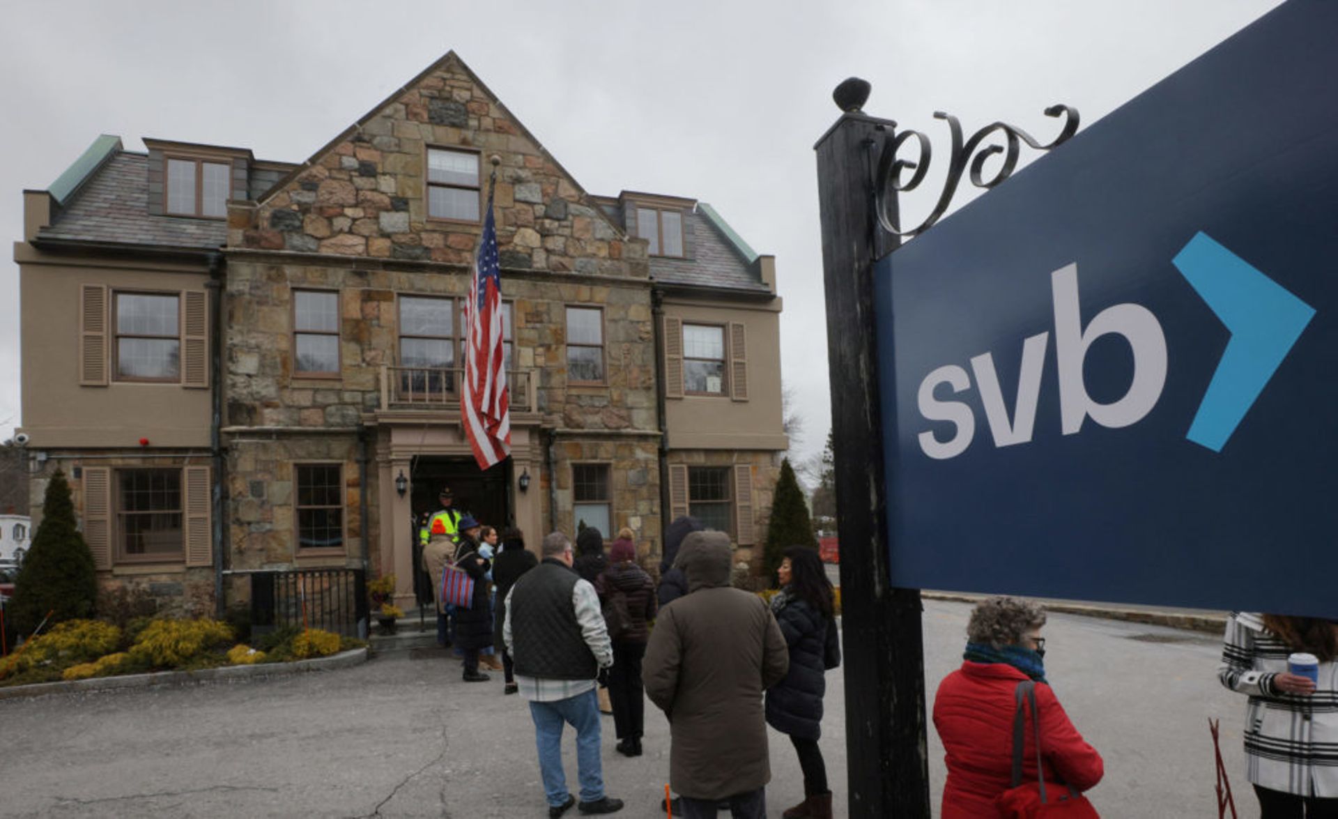 Global banks continue to get hammered as fears over SVB collapse deepen