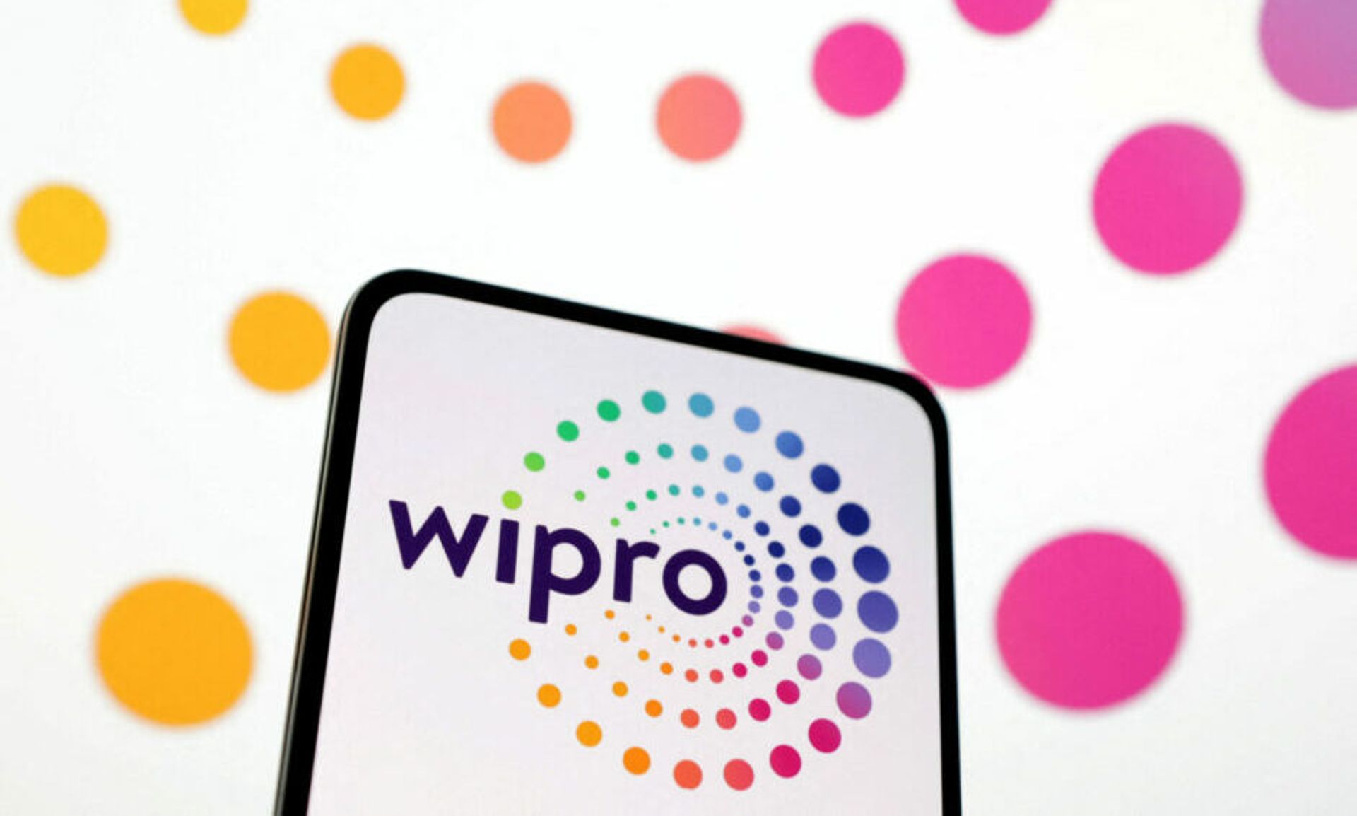 Wipro CEO Delaporte resigns; to be replaced by company veteran Srinivas Pallia