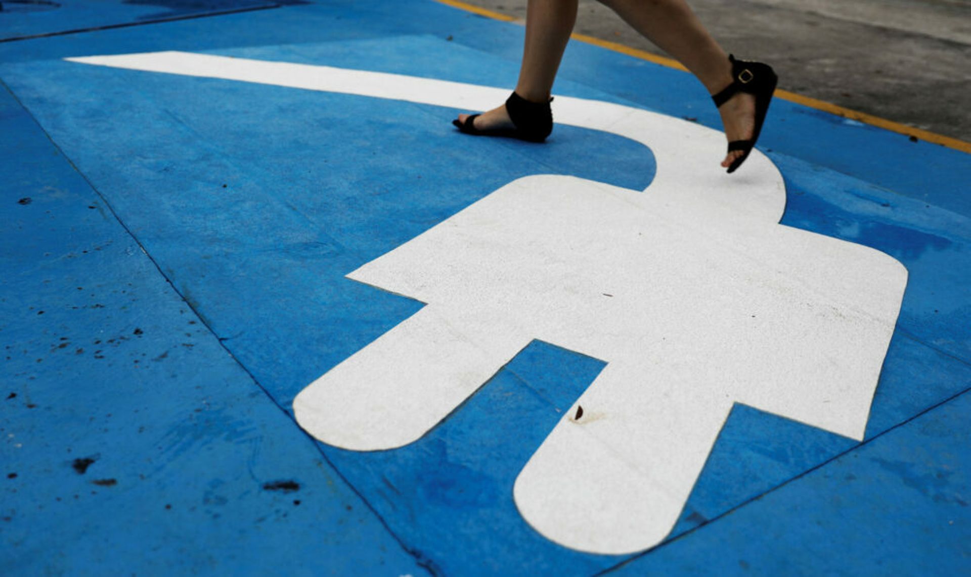 China's Li Auto says to start mass production of its first EV in Feb