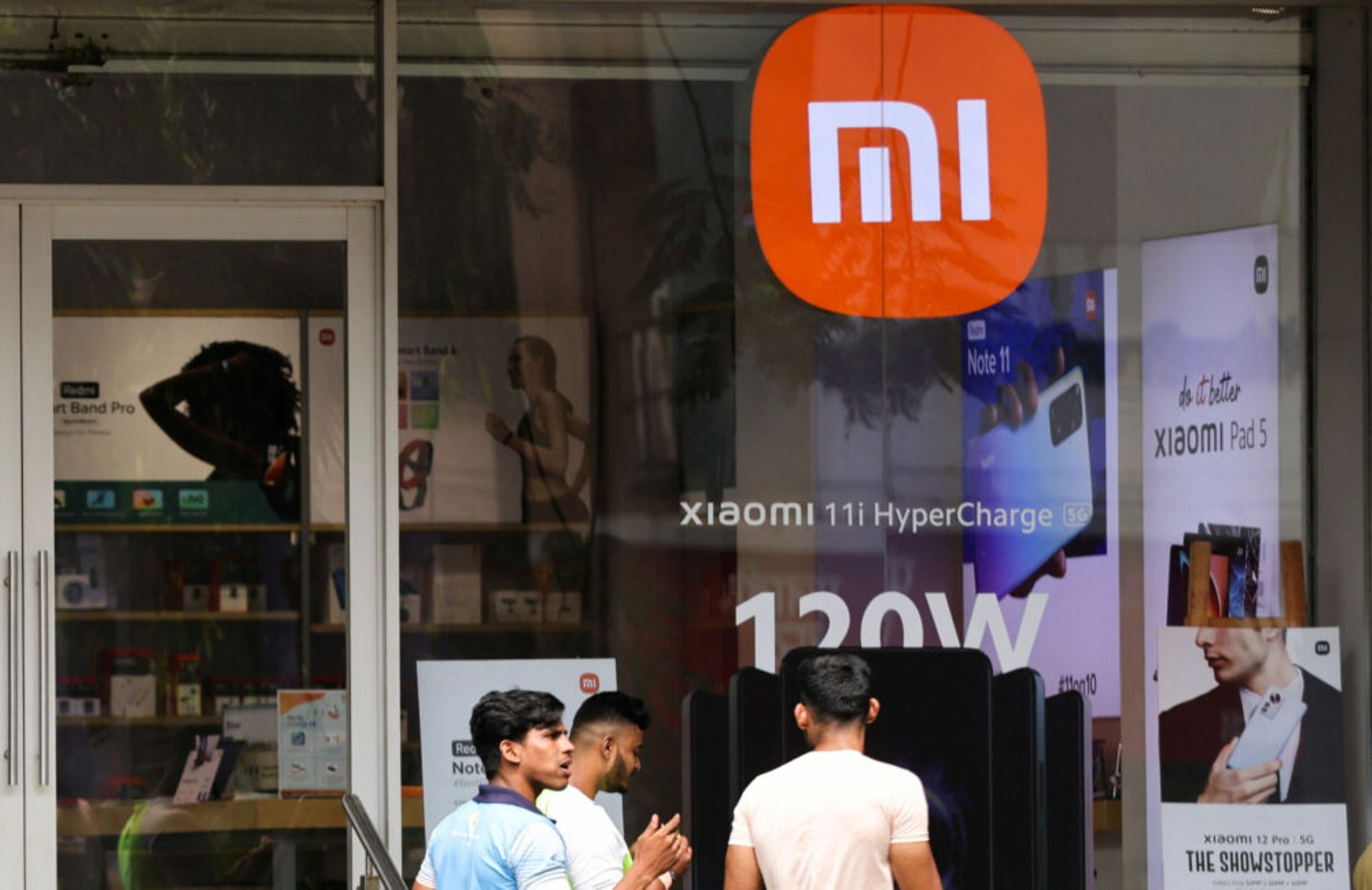 Xiaomi bets big on India retail store sales to take on Samsung