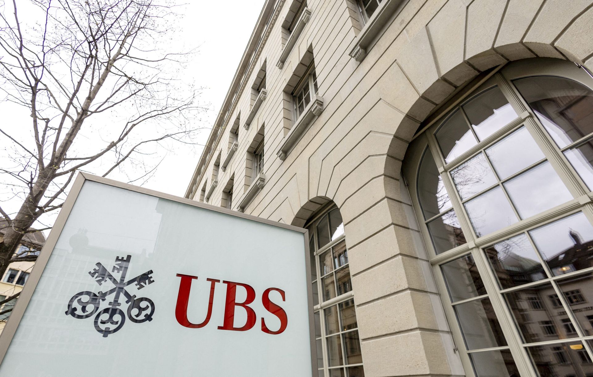 Global billionaires plan to cut private fund investments: UBS report