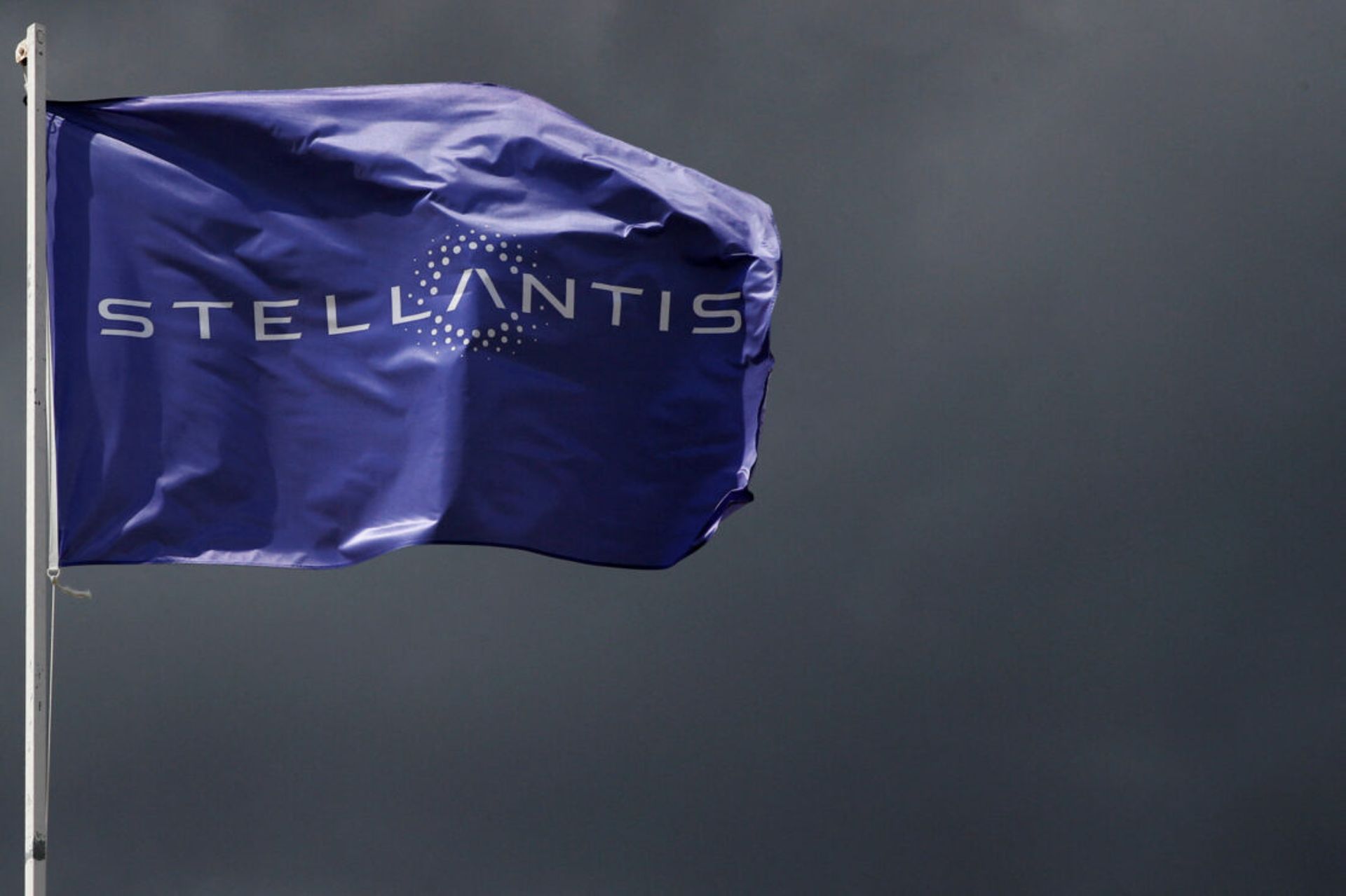 Stellantis closes in on deal to buy 20% of Chinese EV maker Leapmotor