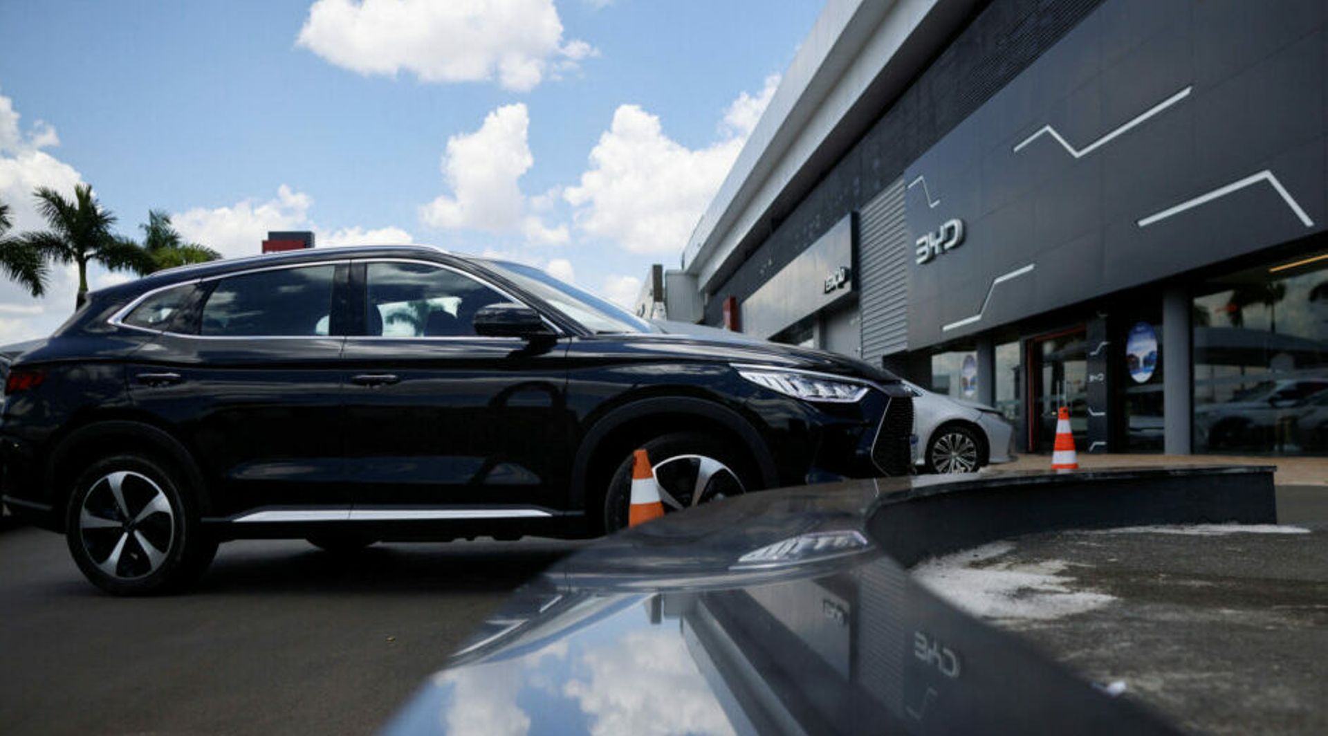 Chinese EV maker BYD reports record quarterly profit of $1.42b in Q3