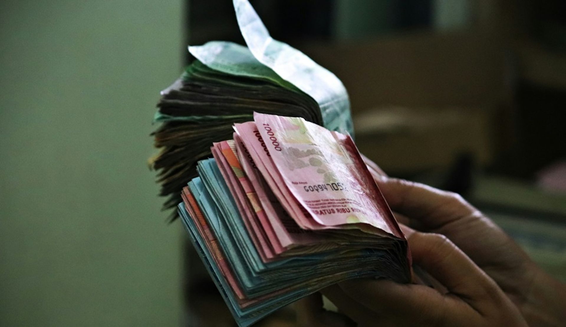 Meltdown in Indonesia's top P2P platforms threatens to drive retail lenders away