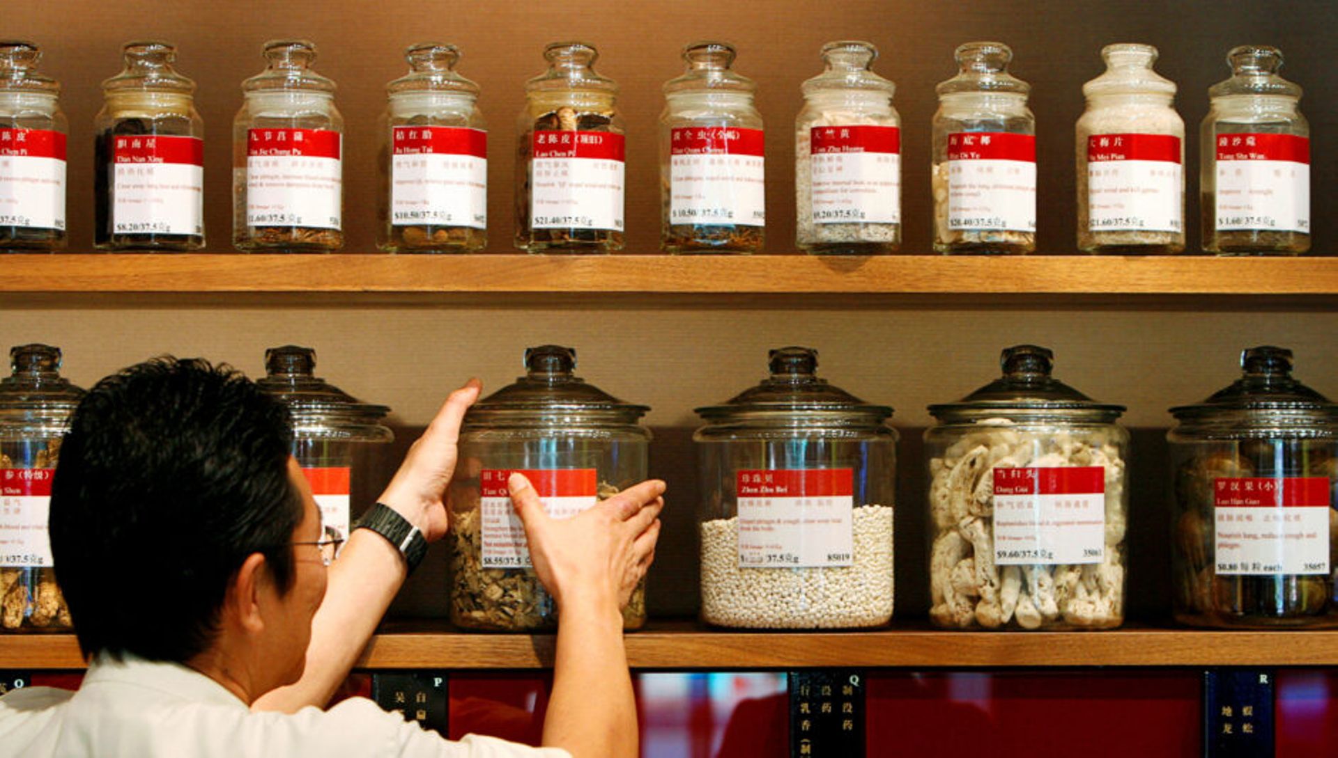 Mitsui, Rohto to buy Tower Capital Asia-owned Chinese medicine chain Eu Yan Sang