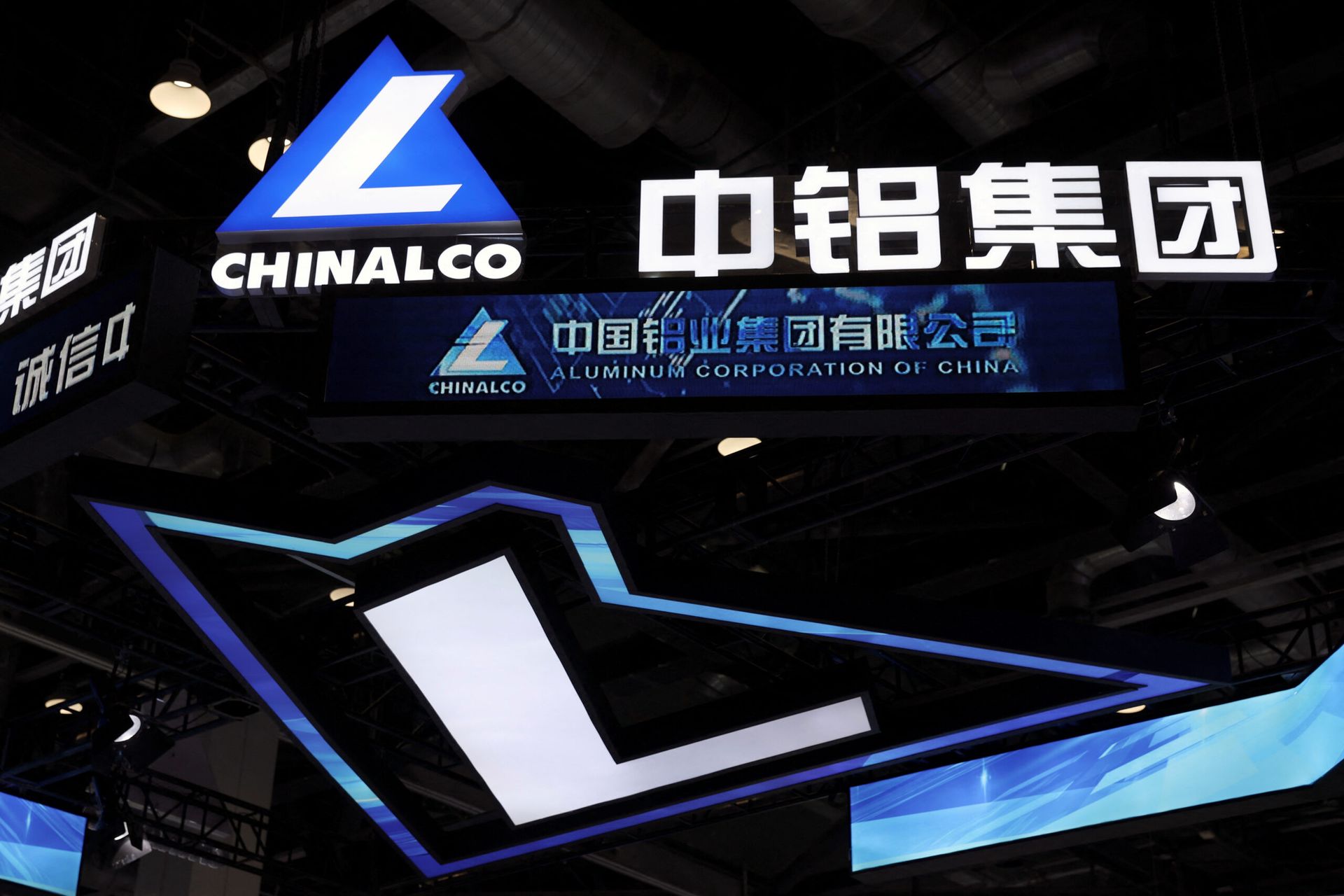 Chinalco mulling $2b stake in Philippine gold and copper mine