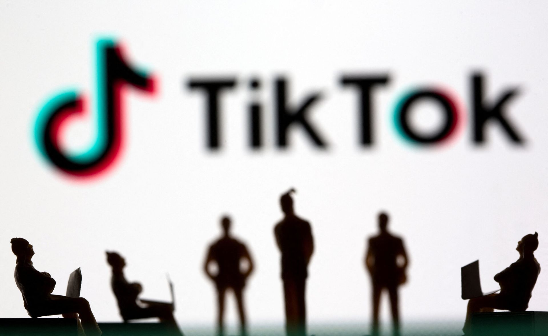 TikTok back on Apple, Google US app stores as Trump postpones ban