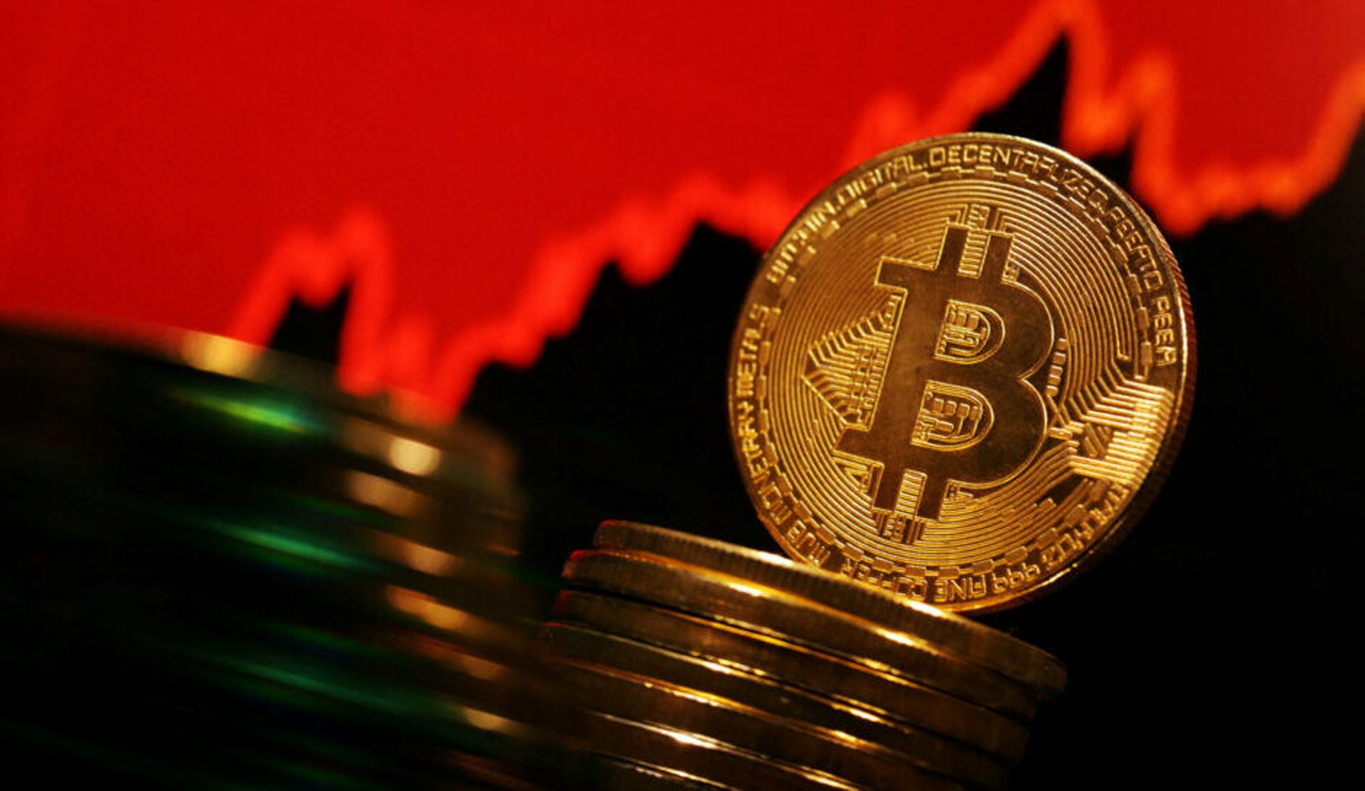 Bitcoin reclaims place as alternative for investors spooked by trade war