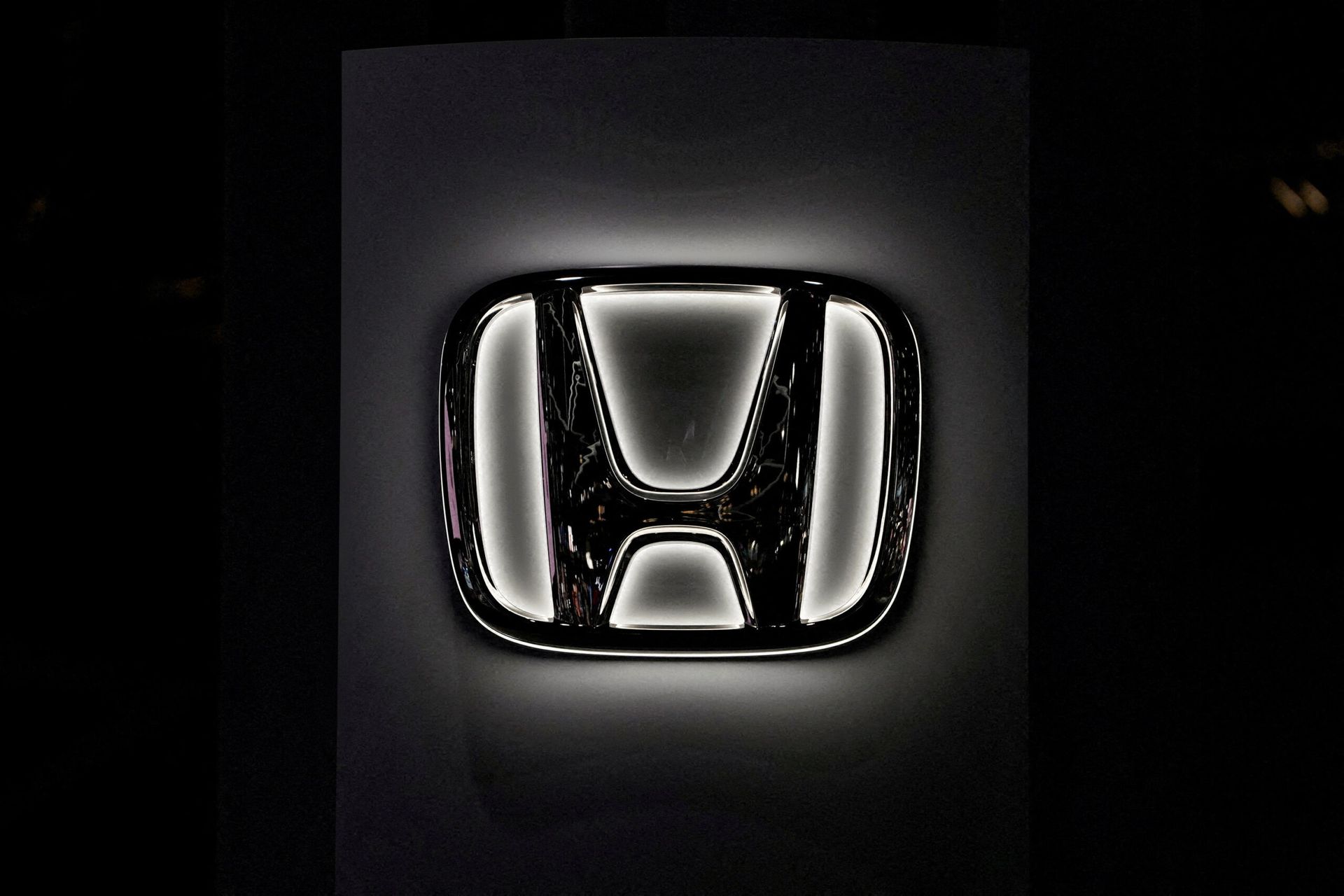 Honda, Nissan aim to close merger talks in June next year