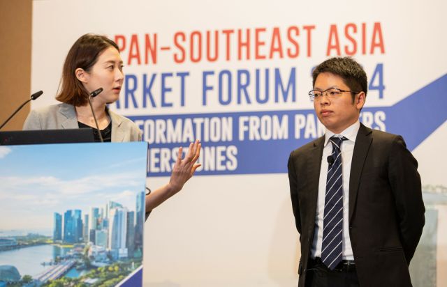Left to Right: Jennifer Lu (Sales and Account Manager, Electronic Trading Solutions, Bloomberg L.P.),Kei Okazaki (Head of ETF Secondary Trading, Tokyo Stock Exchange).