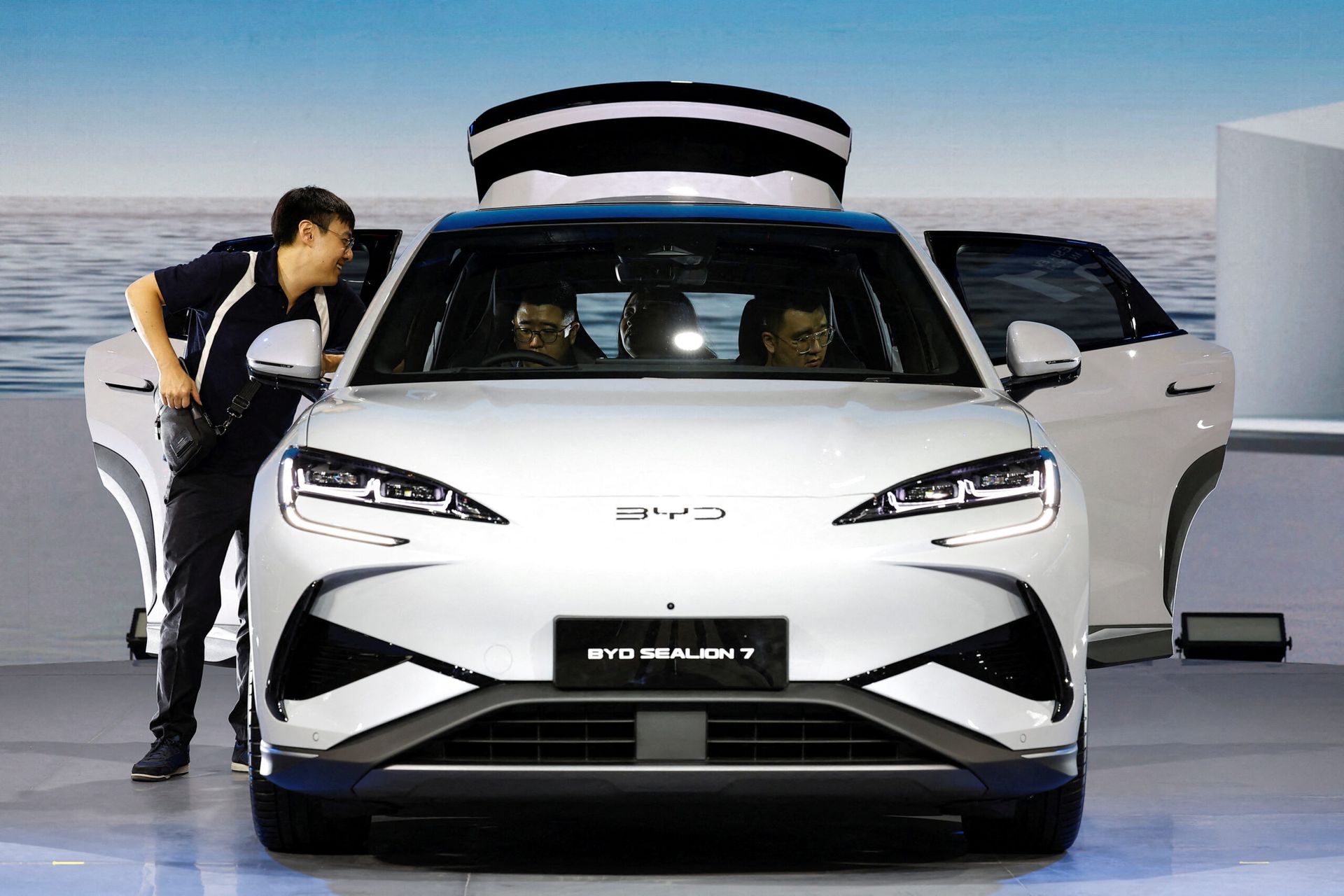Chinese auto stocks skid on Trump tariffs, but analysts still hopeful