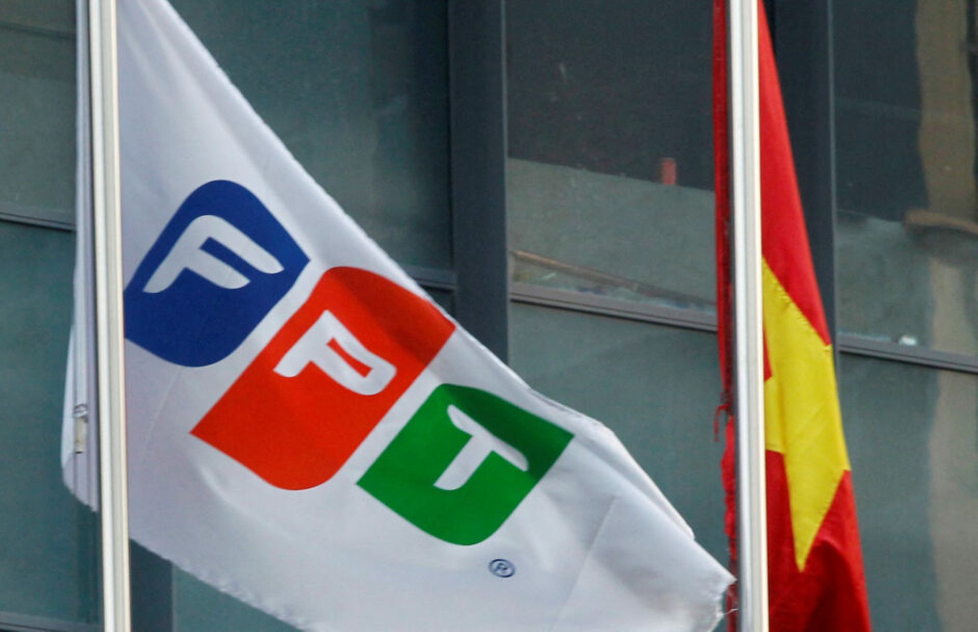 Vietnam's public security ministry aims to buy internet firm FPT Telecom