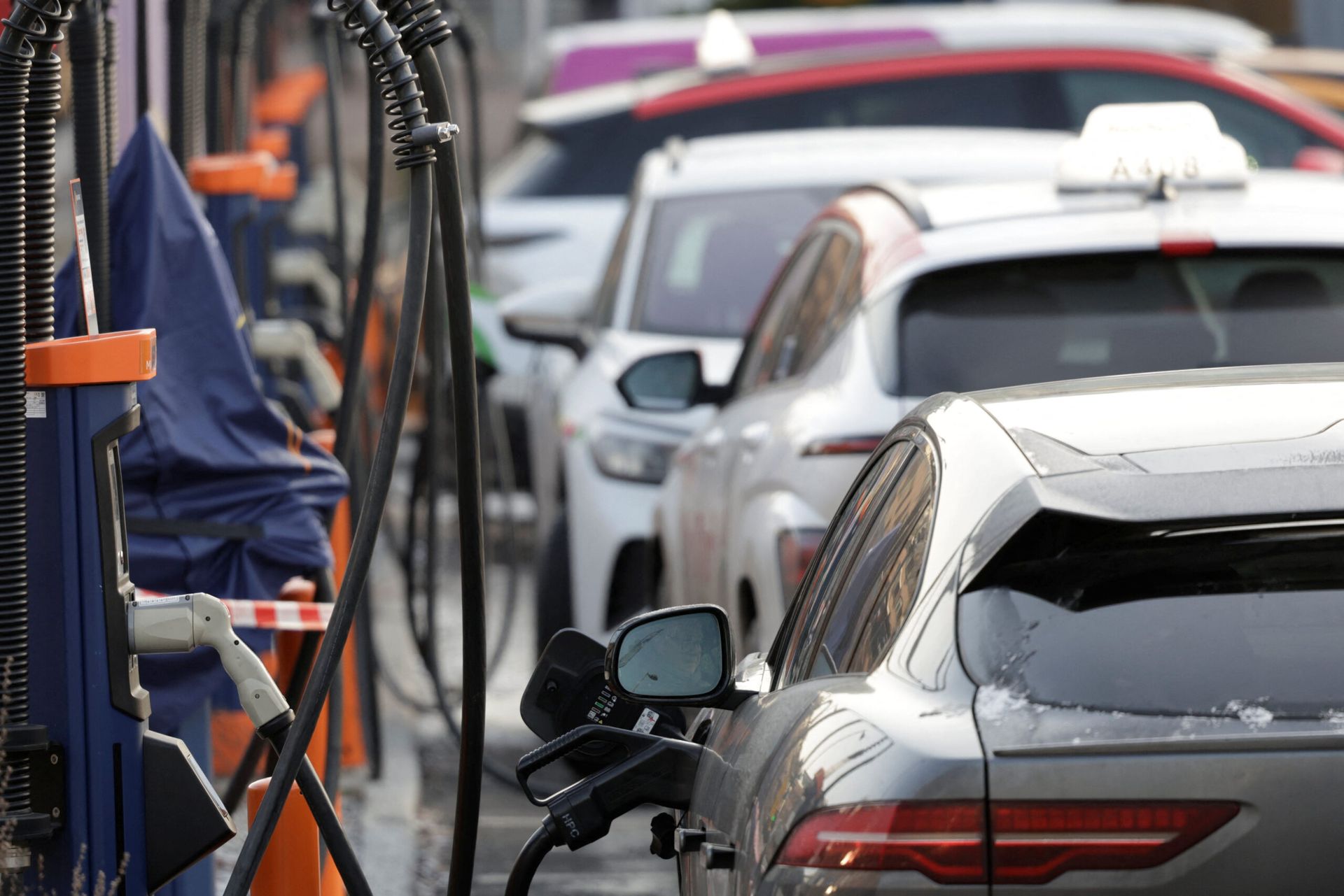 Global EV sales rise in April despite trade disruptions