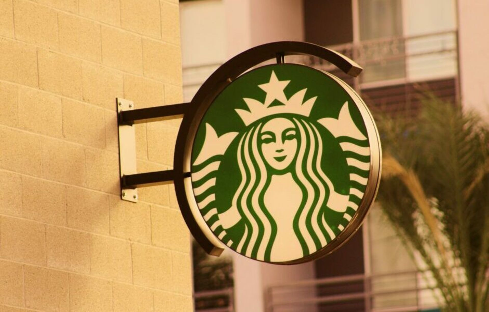 Carlyle said to have joined investors circling Starbucks China stake