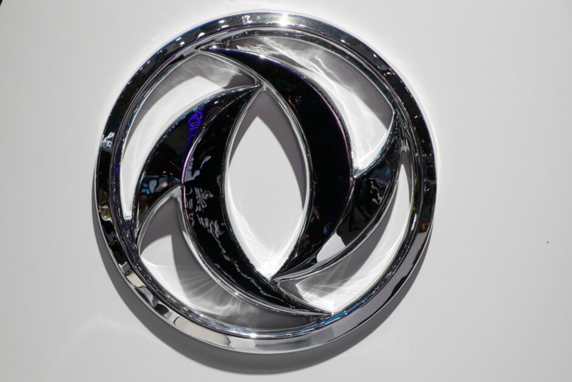 Dongfeng Motor to privatise HK unit for $7b, spin off EV arm