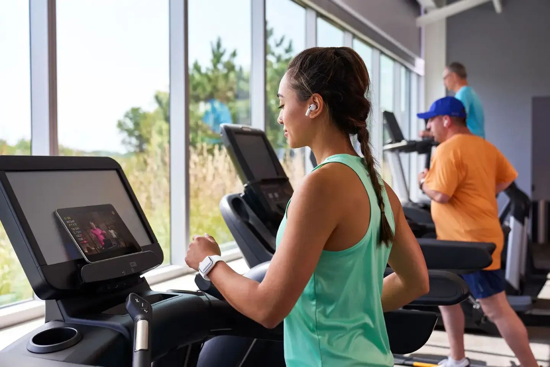 Aura Private Equity arranges $6m secondary LP exit from fitness biz
