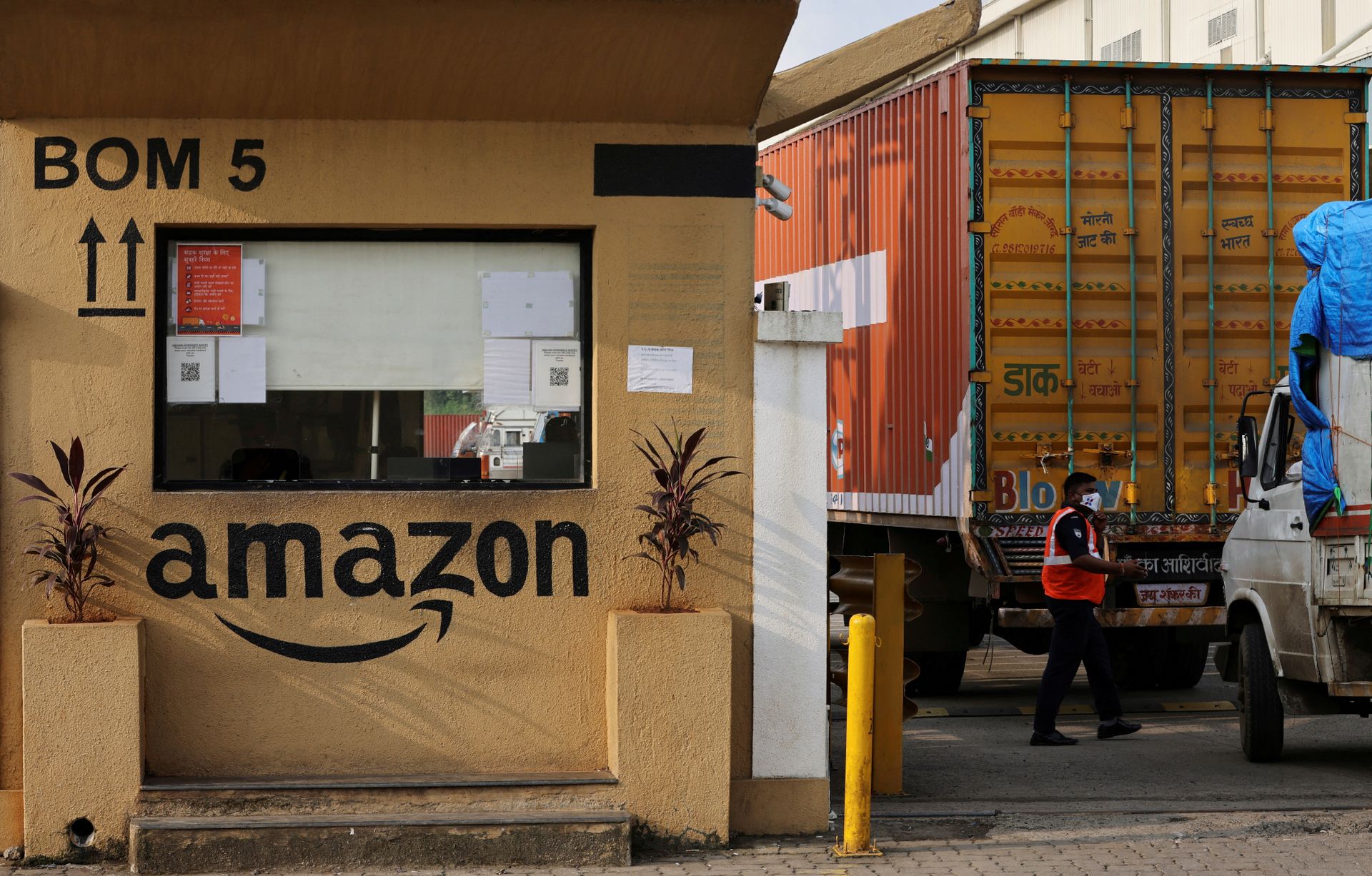 Retailer and farmer groups ask India to shun Amazon's plea to ease investment rules