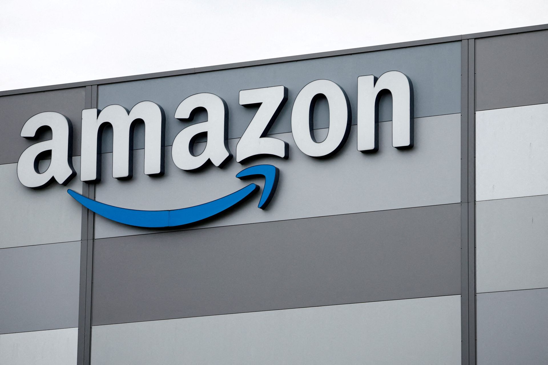 Amazon to slash about 14,000 corporate jobs globally in AI push
