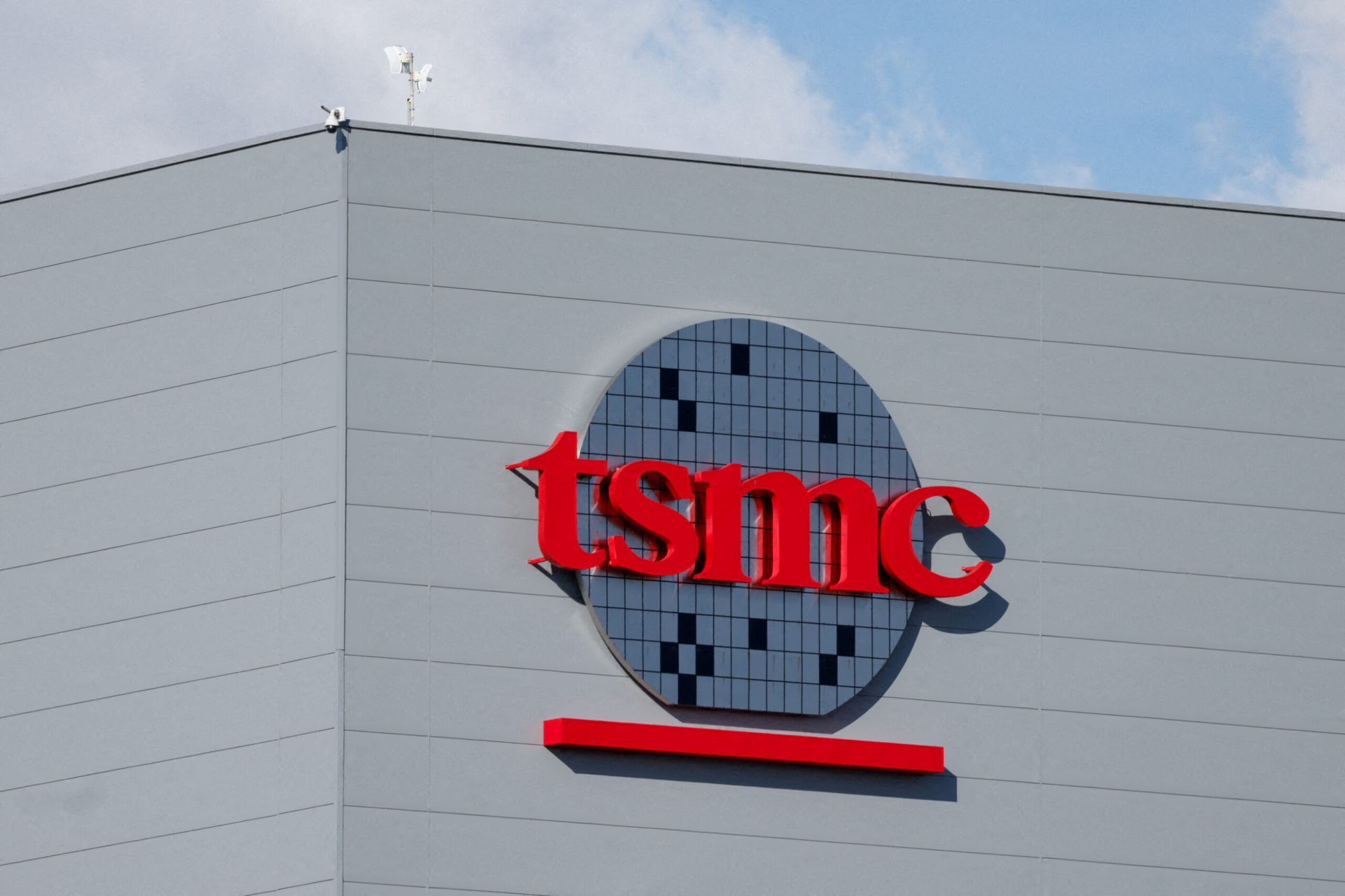 TSMC demos AI-powered chips that help save energy