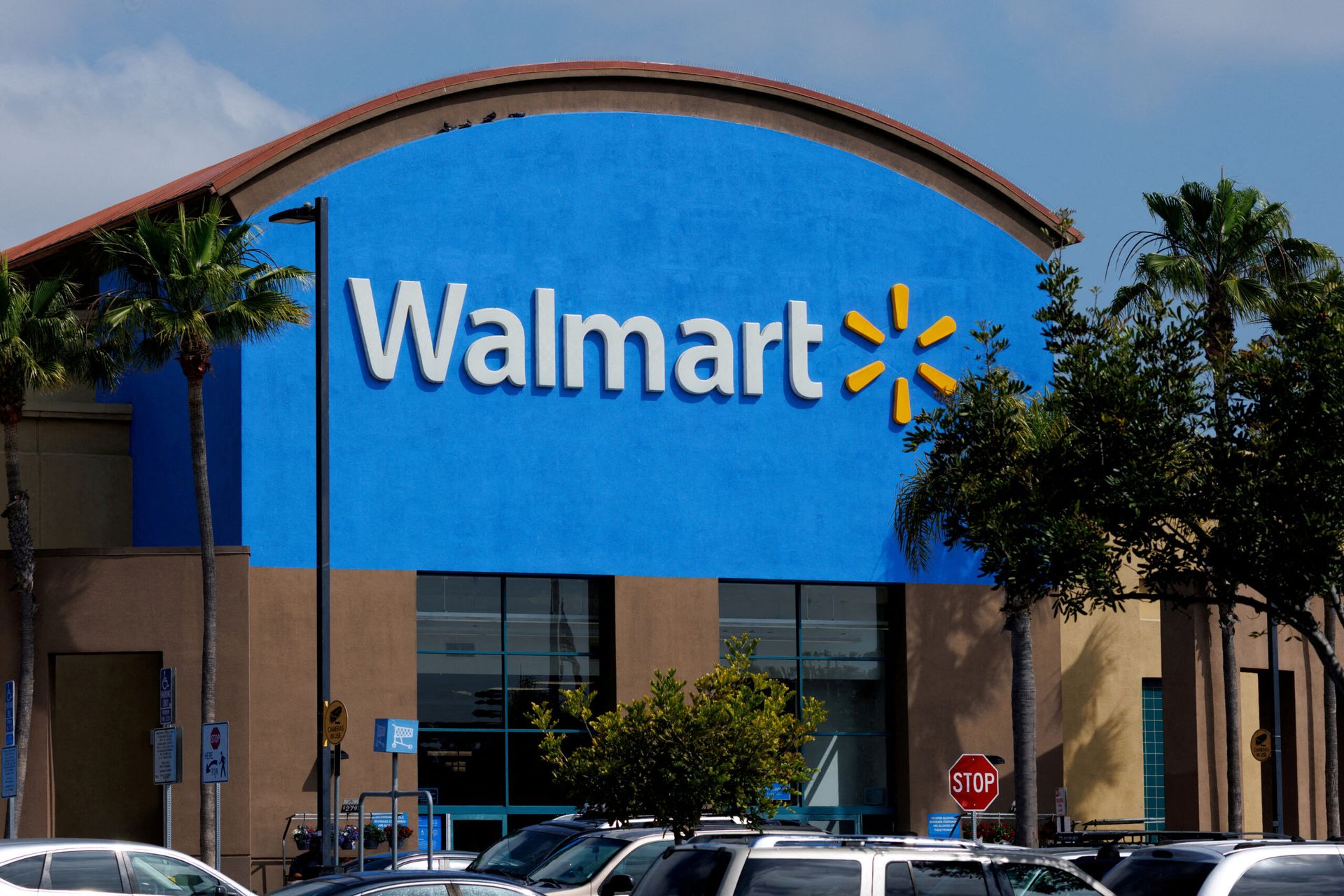 Walmart, OpenAI tie up to offer shopping feature on ChatGPT