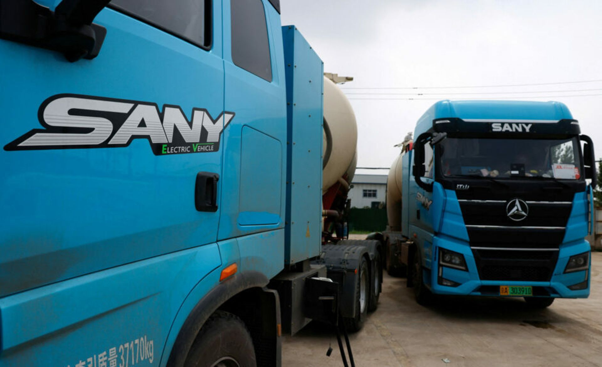 Sany Heavy Industry raises $1.6b in Hong Kong listing