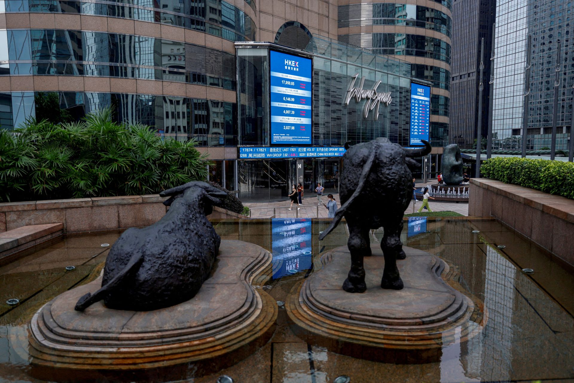China's MiniMax shares surge 78% in Hong Kong debut