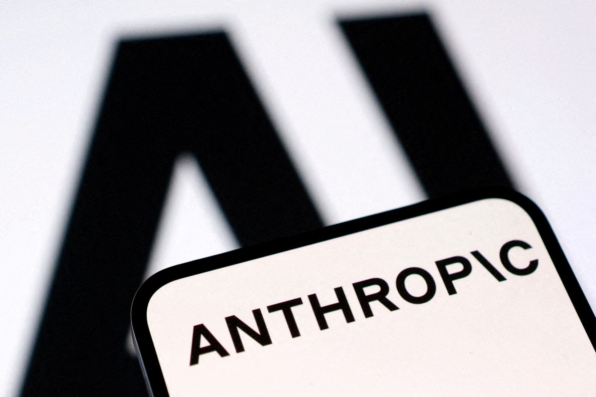 Anthropic weighs new funding round at over $900b valuation
