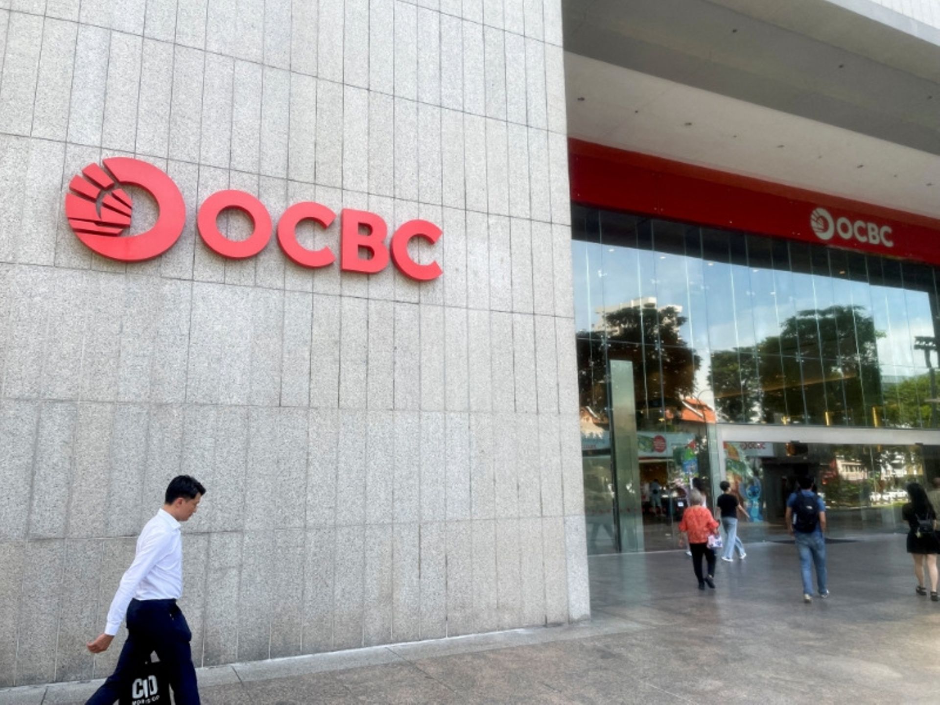 Singapore's OCBC to add 30-50 HK-based relationship managers in 2026