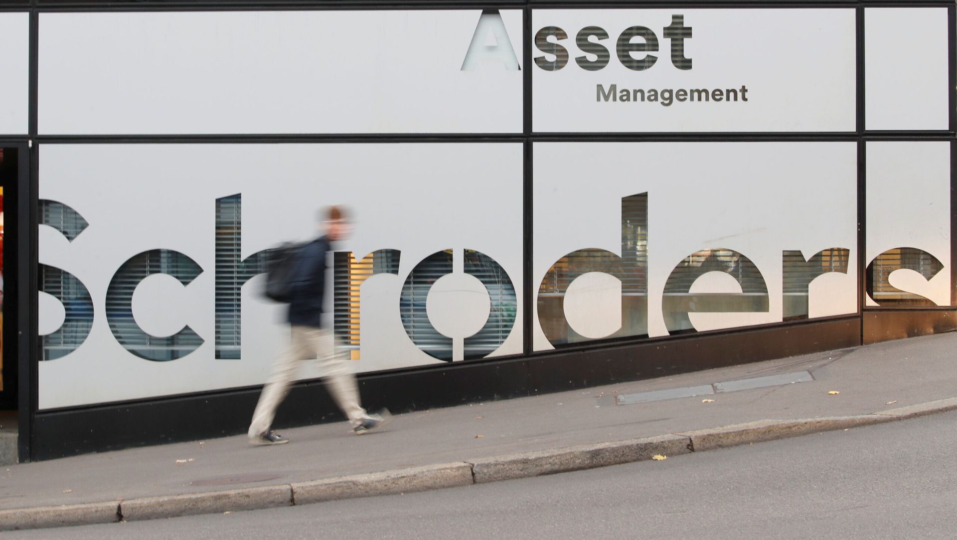 Schroders seeks permission to transfer China funds to Neuberger