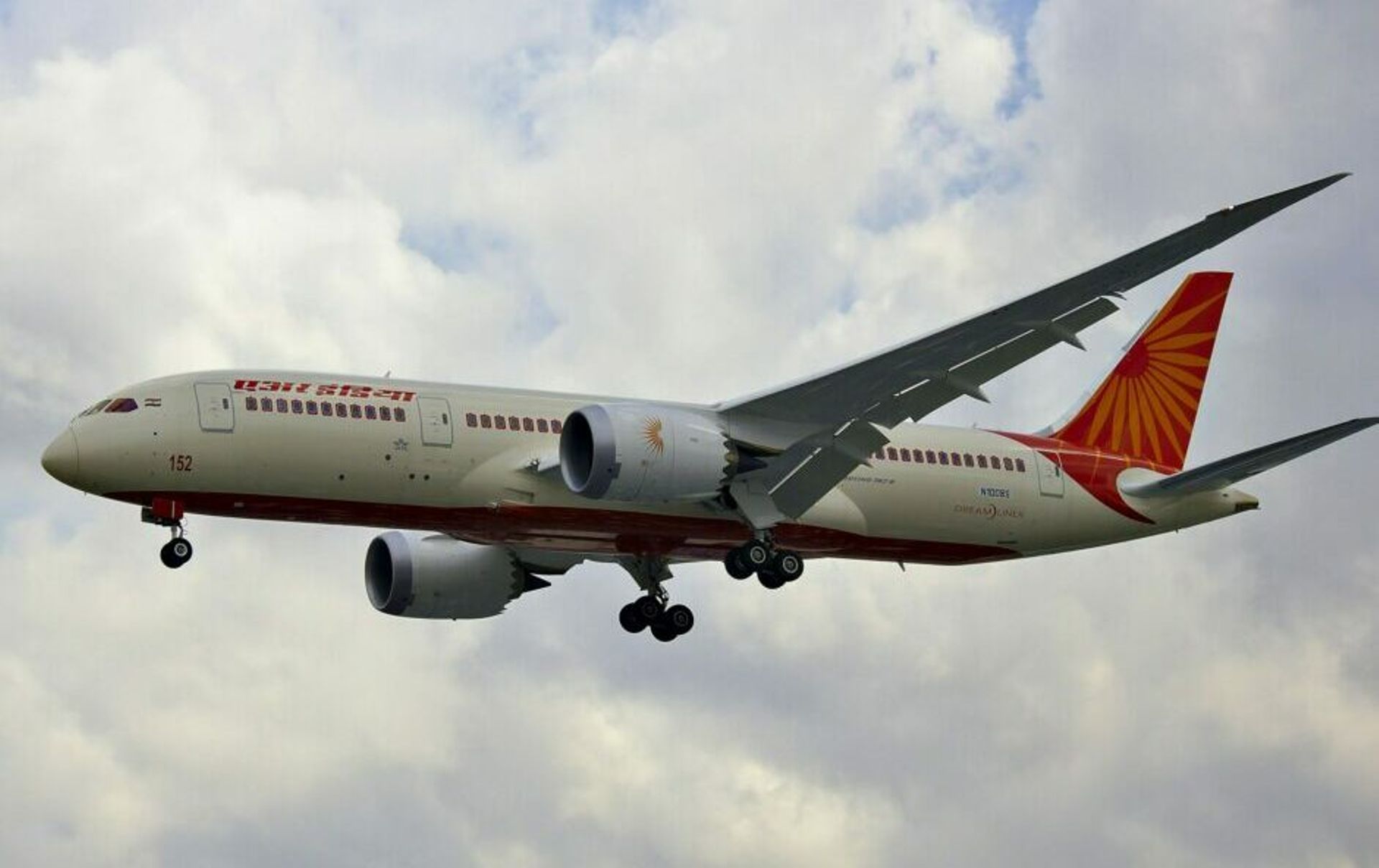 Air India clocks record annual loss of $2.8b in FY25, shows SIA's earnings report
