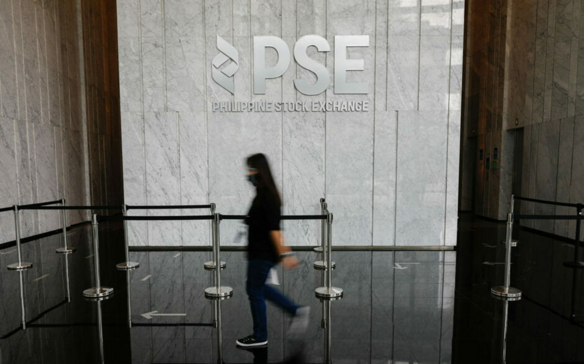 Philippine e-wallet Mynt aims to raise $1b in IPO: report