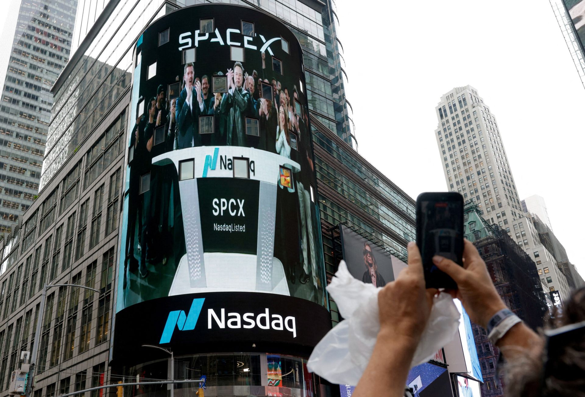 SpaceX shares fall as post-IPO frenzy loses steam